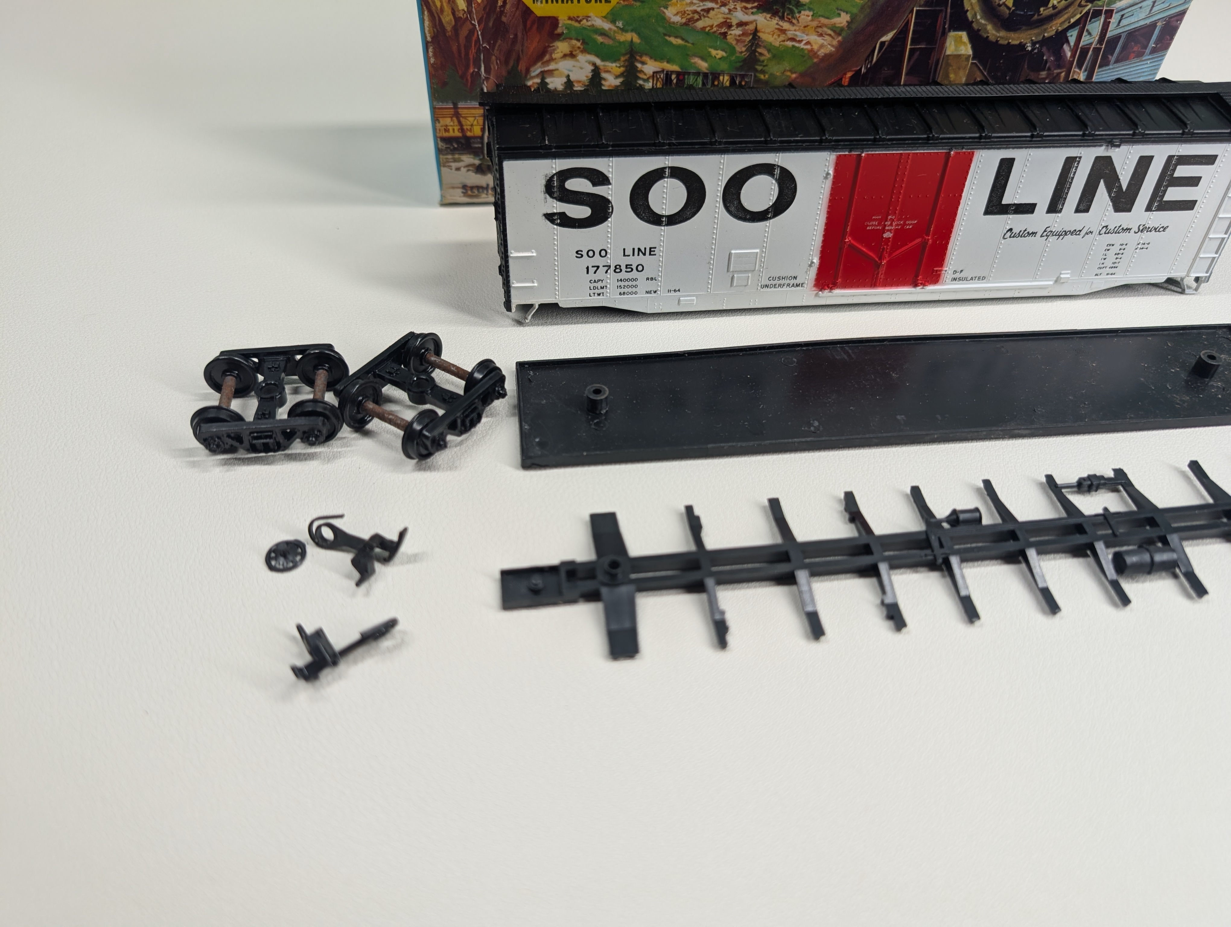 USED Athearn HO Scale 50' Plug Door Box Car SOO Line #177850 KIT