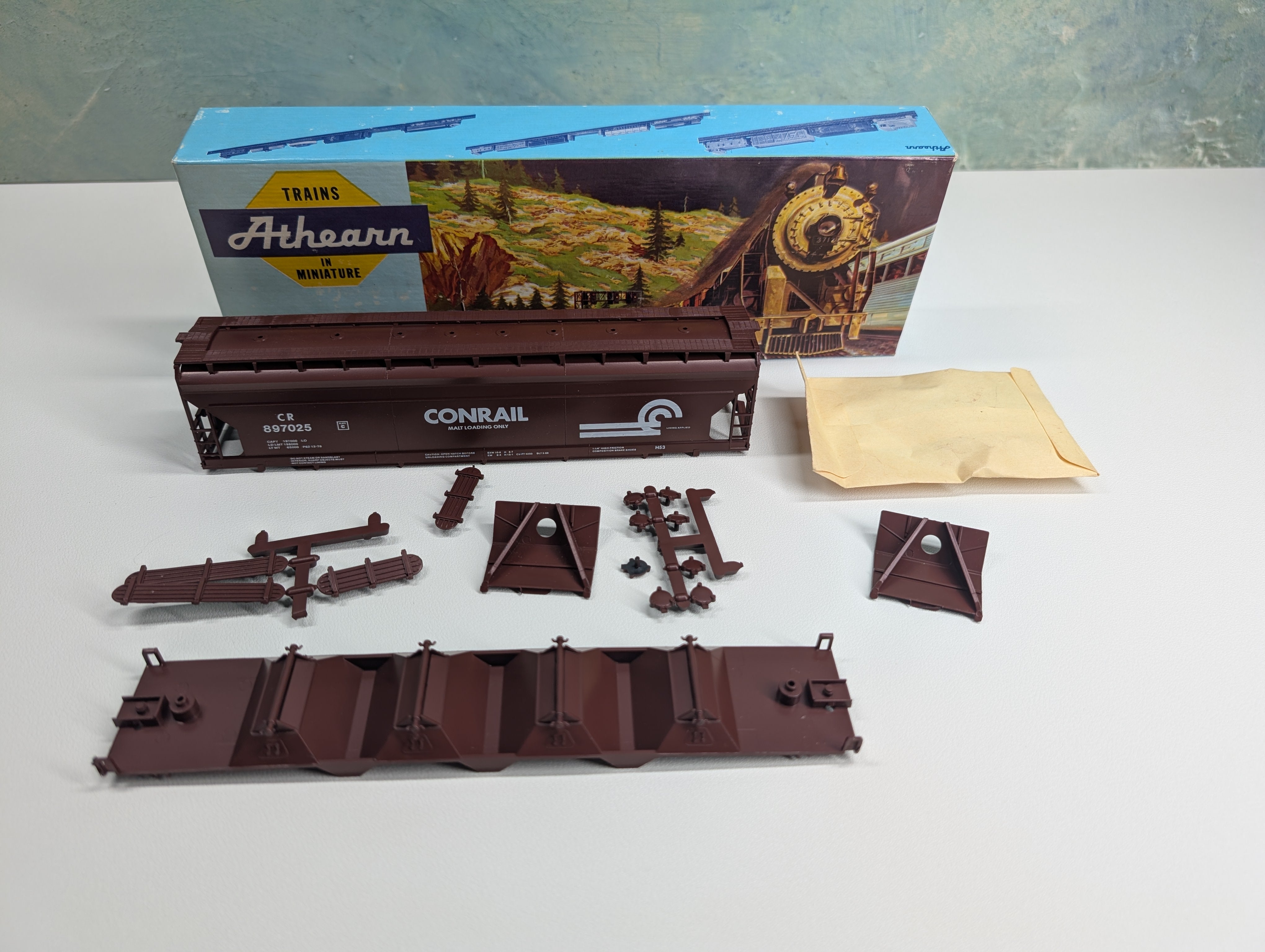 USED Athearn #420 HO Scale 55' ACF Center Flow Covered Hopper Conrail CR #897025 Bev-Bel KIT