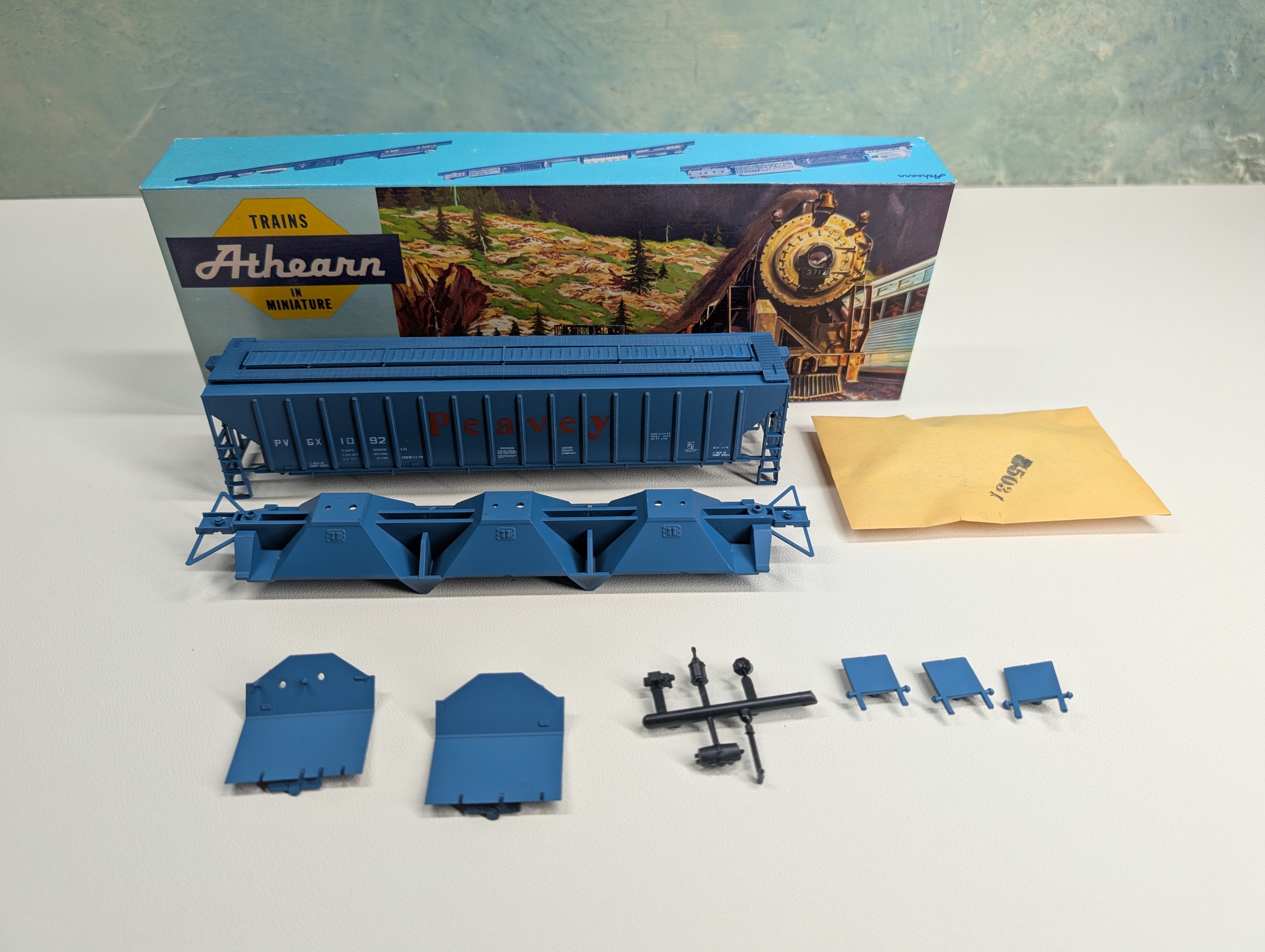 USED Athearn HO Scale Rib-Side Covered Hopper Peavey PVGX #1092 KIT