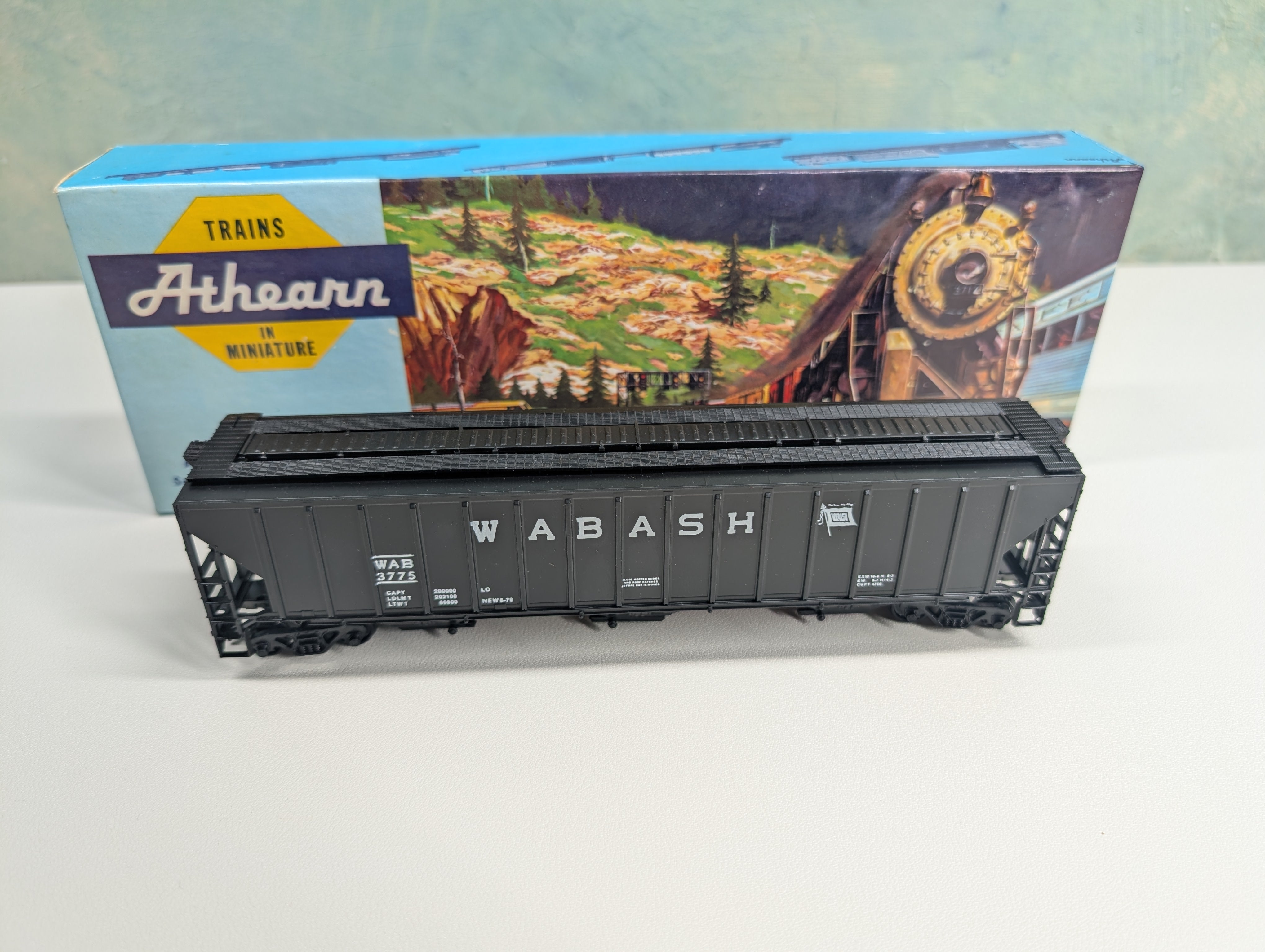 USED Athearn #1418 HO Scale Rib-Side Covered Hopper Wabash WAB #3775 Bev-Bel