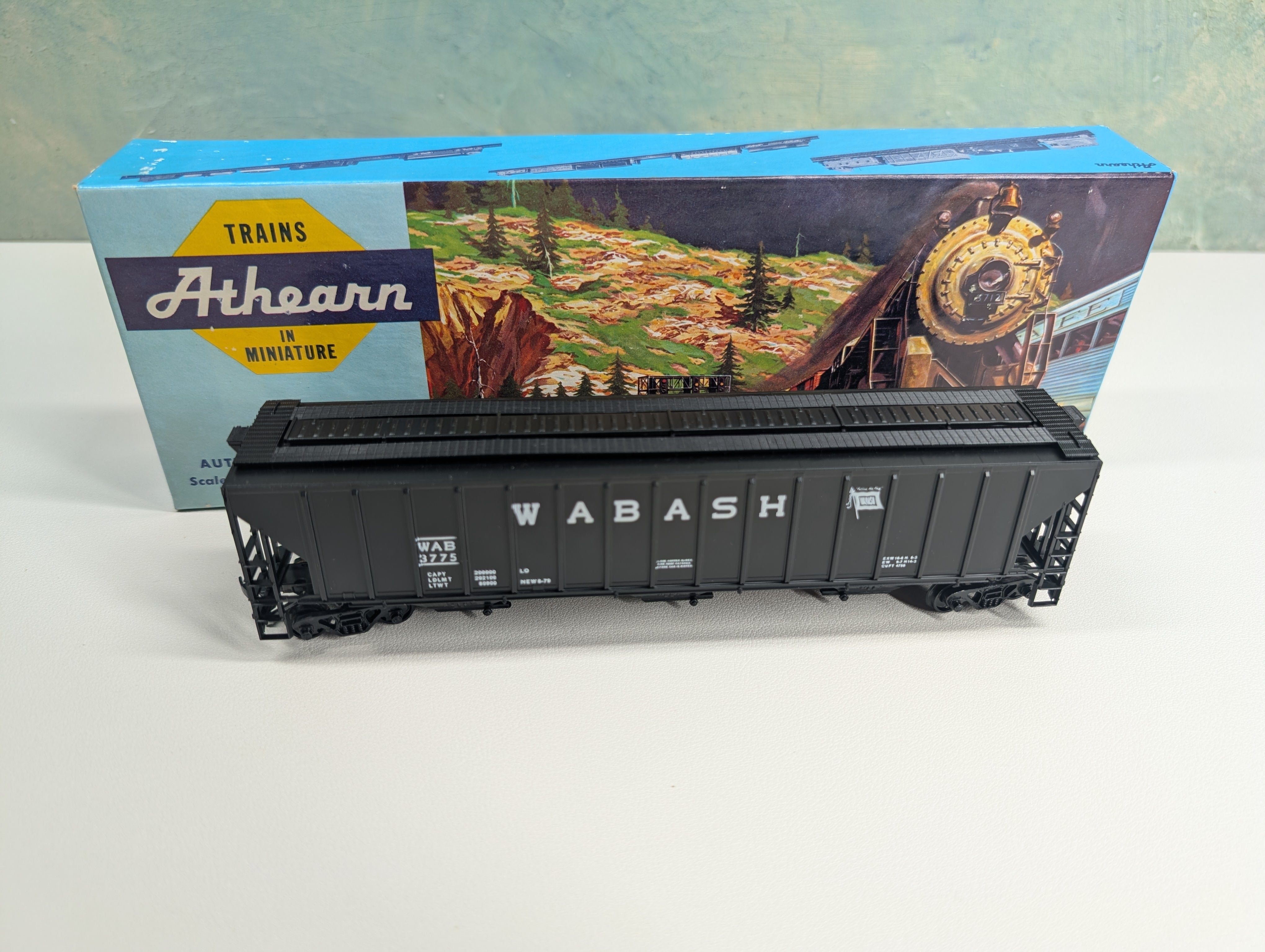 USED Athearn #1418 HO Scale Rib-Side Covered Hopper Wabash WAB #3775 Bev-Bel