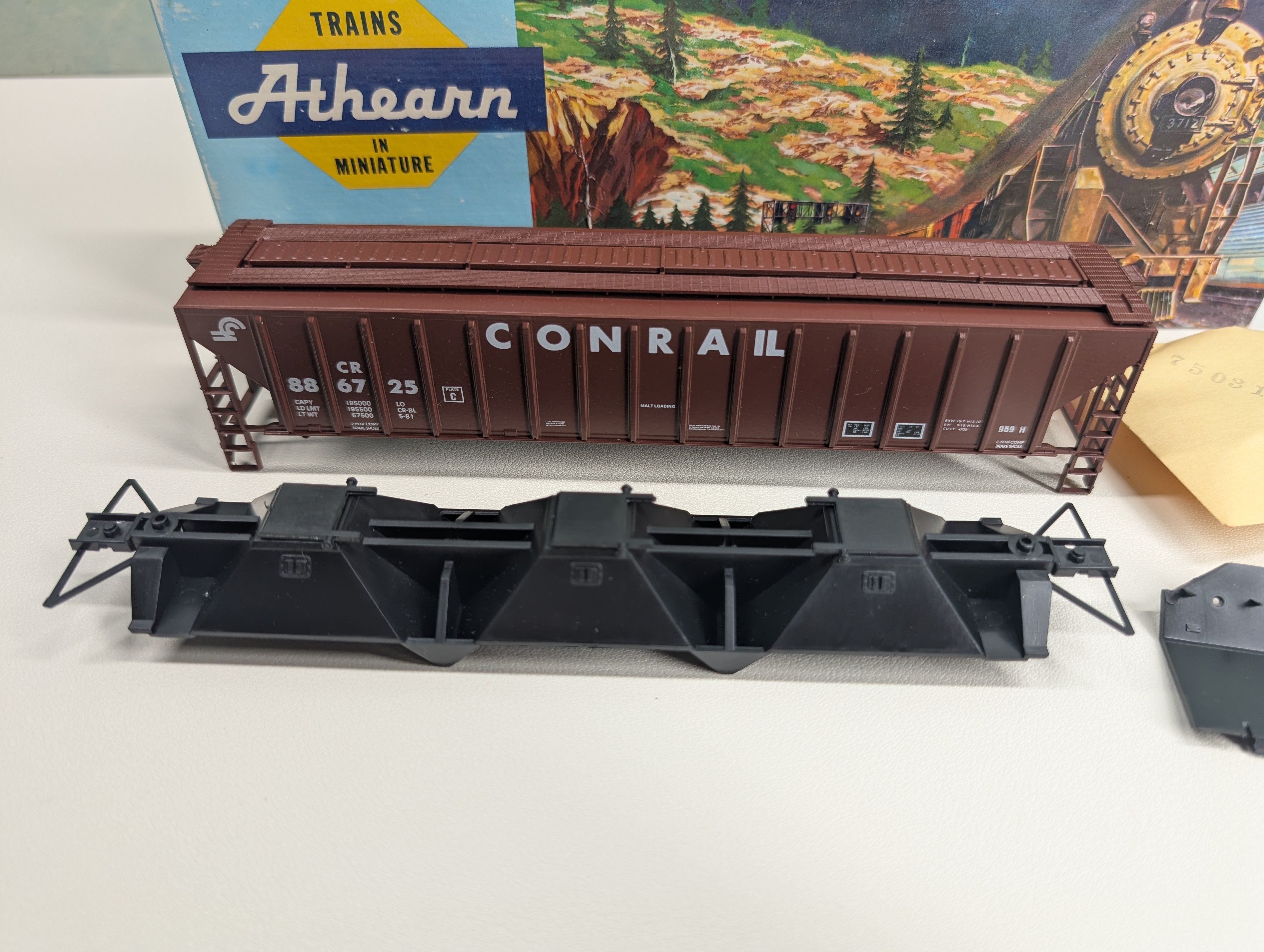 USED Athearn #187 HO Scale Rib-Side Covered Hopper Conrail CR #886725 Rail Runner KIT