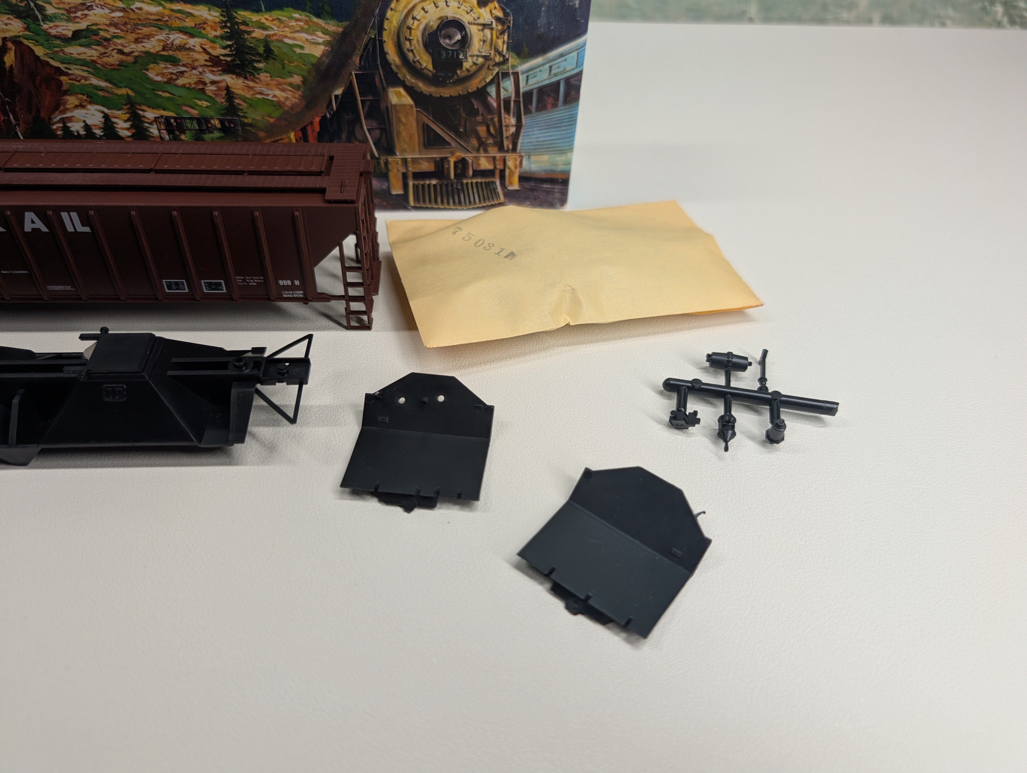 USED Athearn #187 HO Scale Rib-Side Covered Hopper Conrail CR #886725 Rail Runner KIT