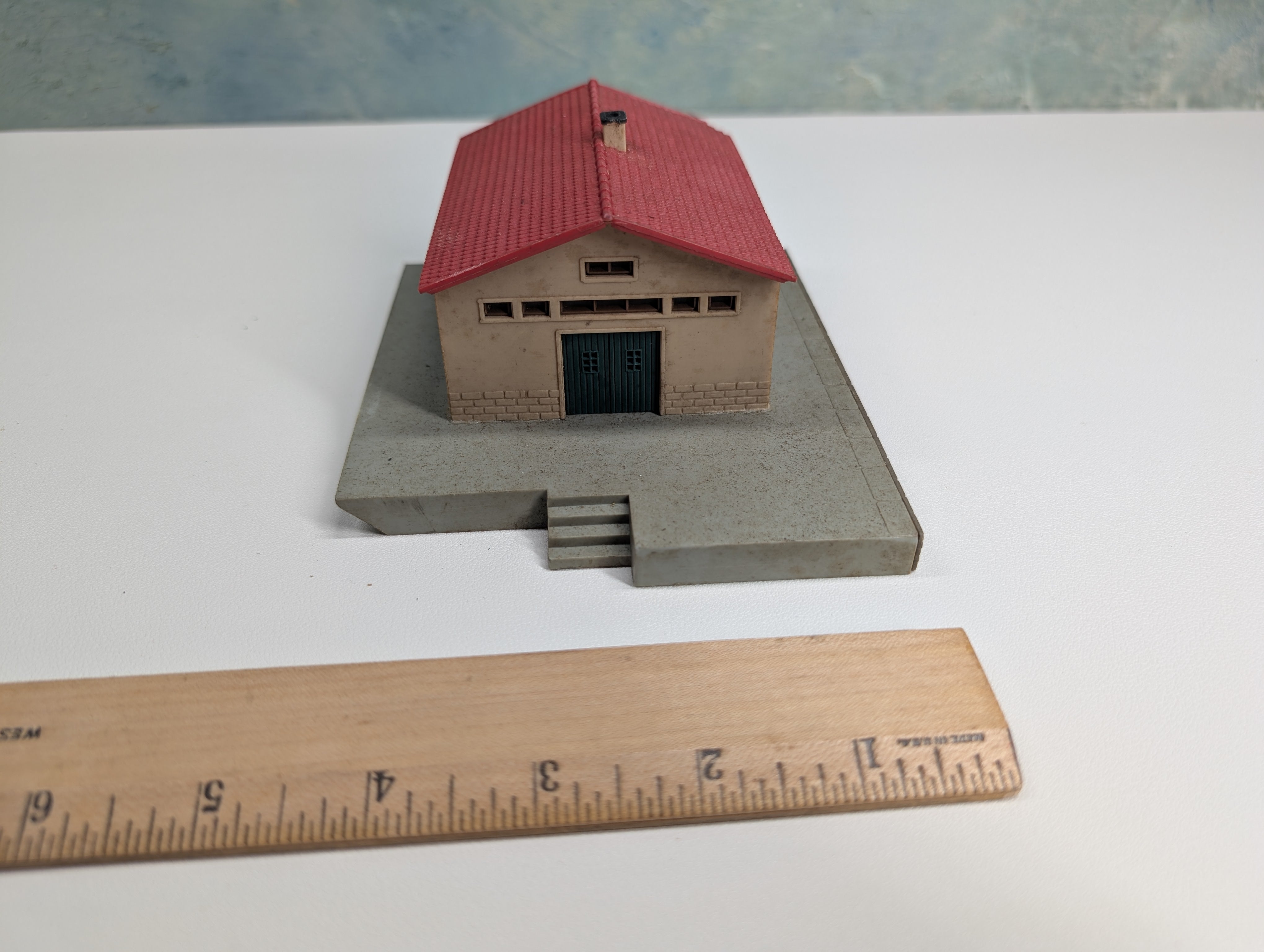 USED Hoffman HO Scale Garage