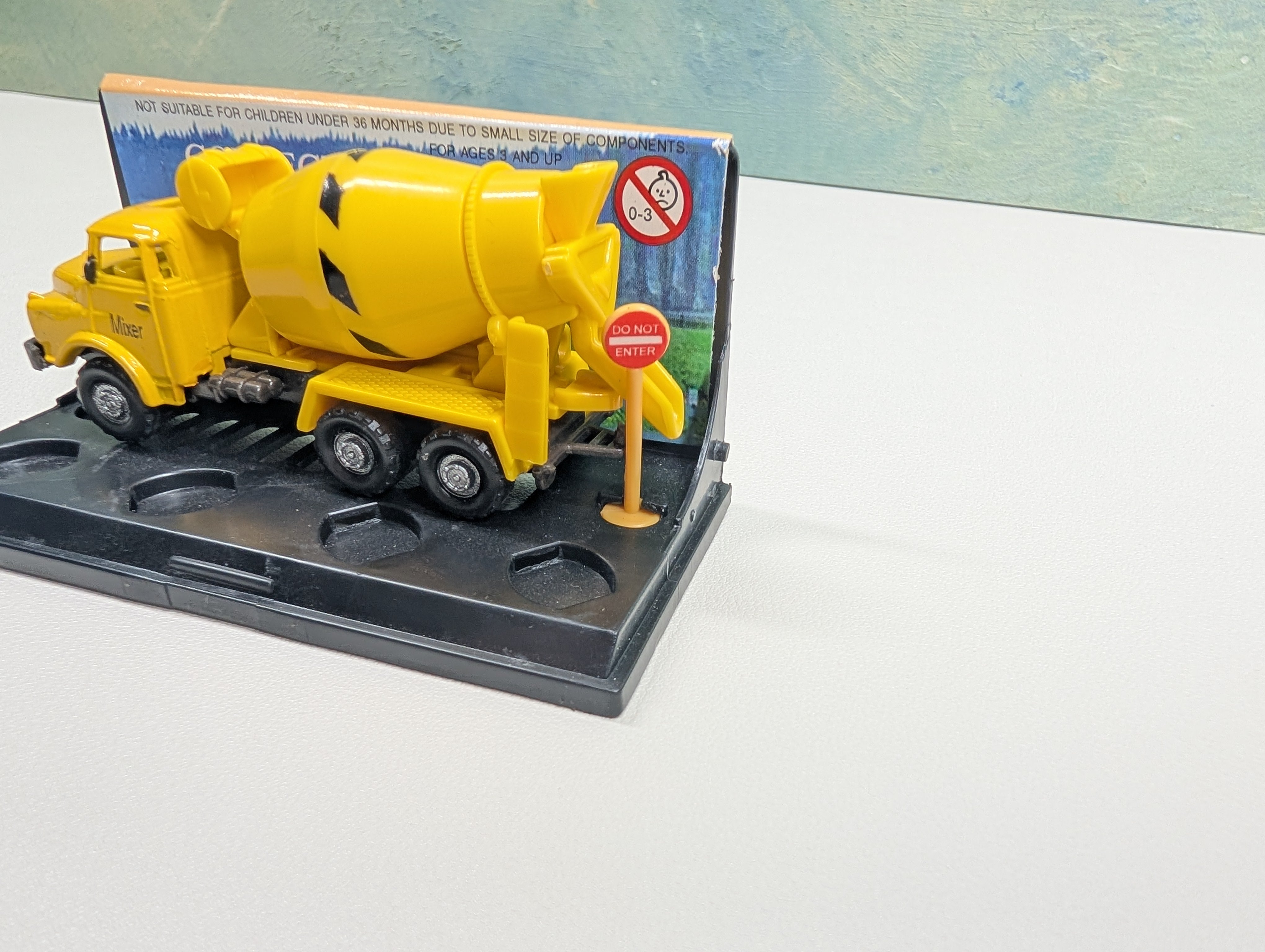 USED Smart Toys HO Scale Yellow Cement Mixing Truck
