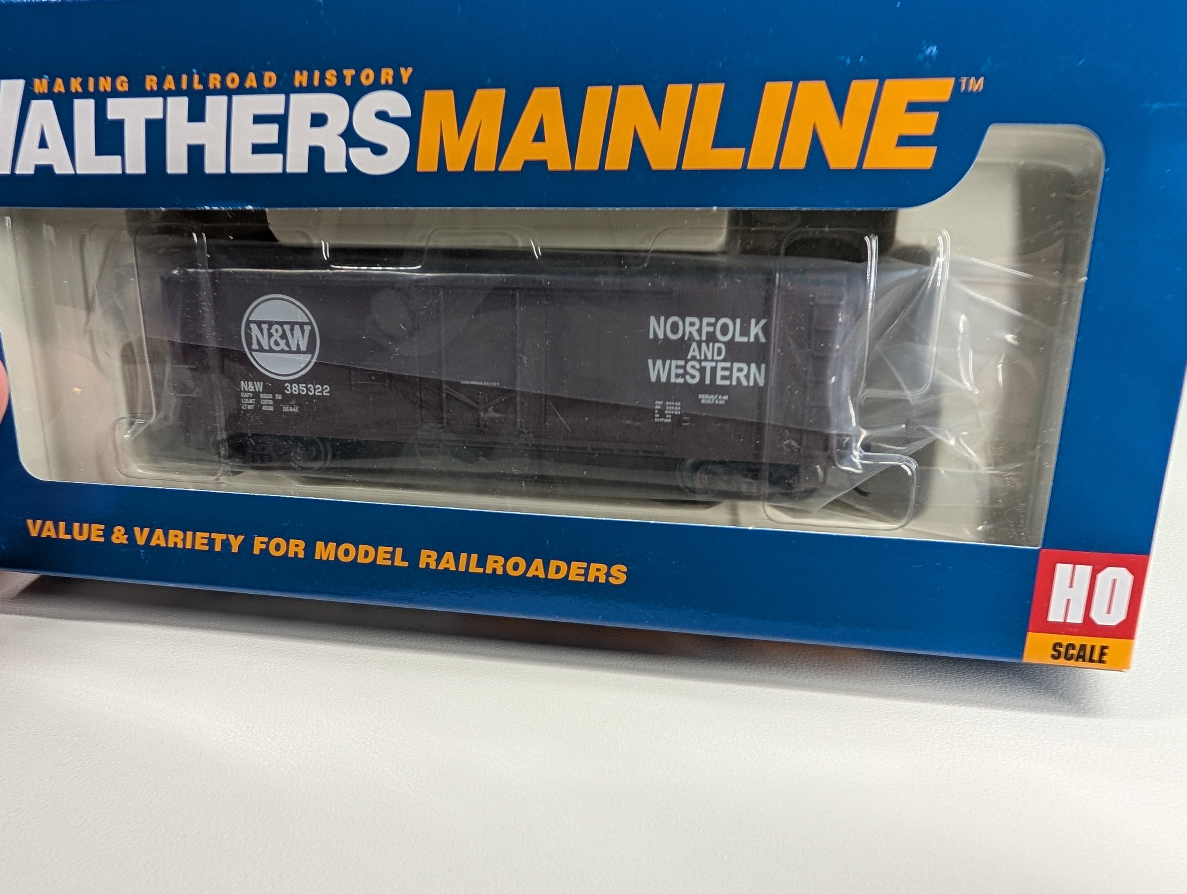 WalthersMainline 910-1559 HO Scale 40' Plug Door Box Car Norfolk & Western N&W #385322