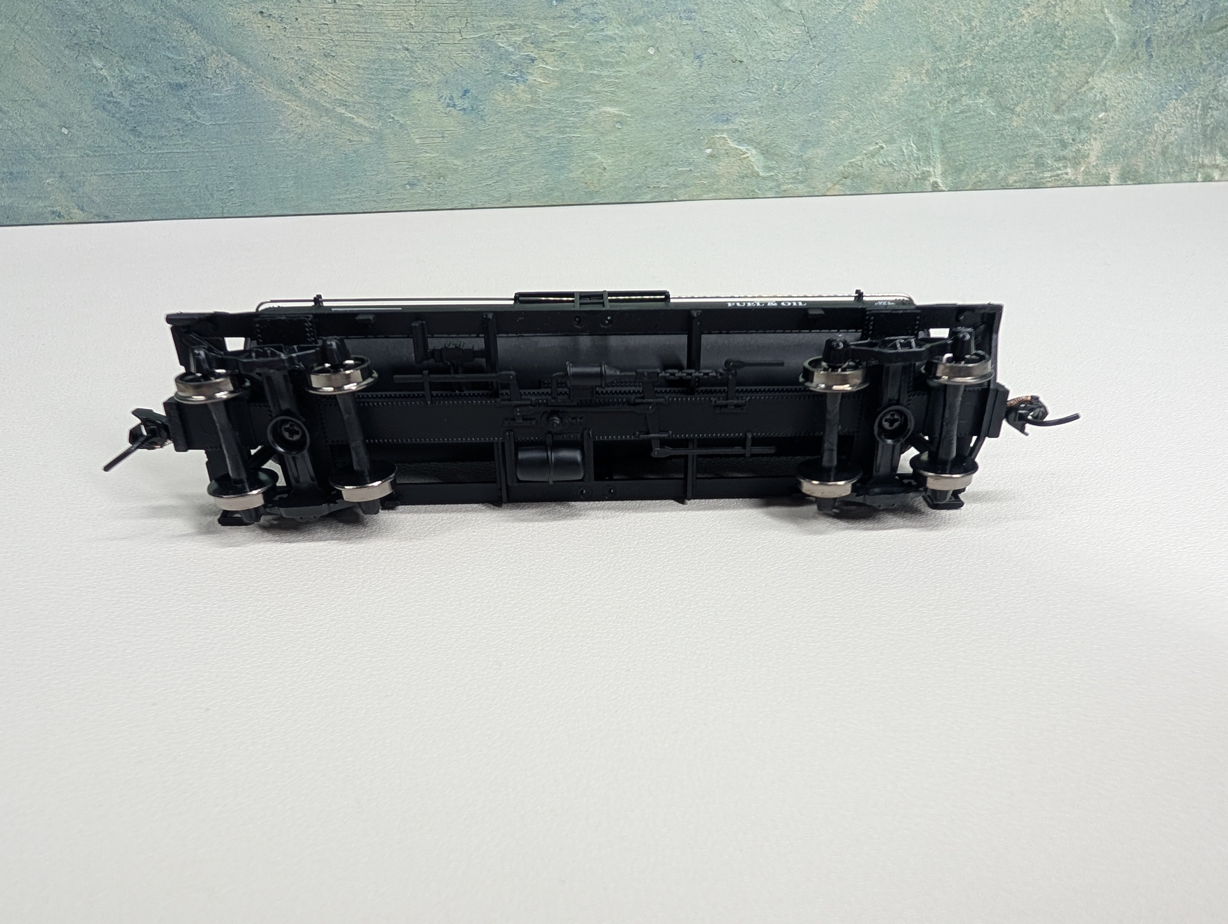 WalthersMainline 910-1012 HO Scale 36' 10,000 Gallon Tank Car Interstate Fuel & Oil IOX #955