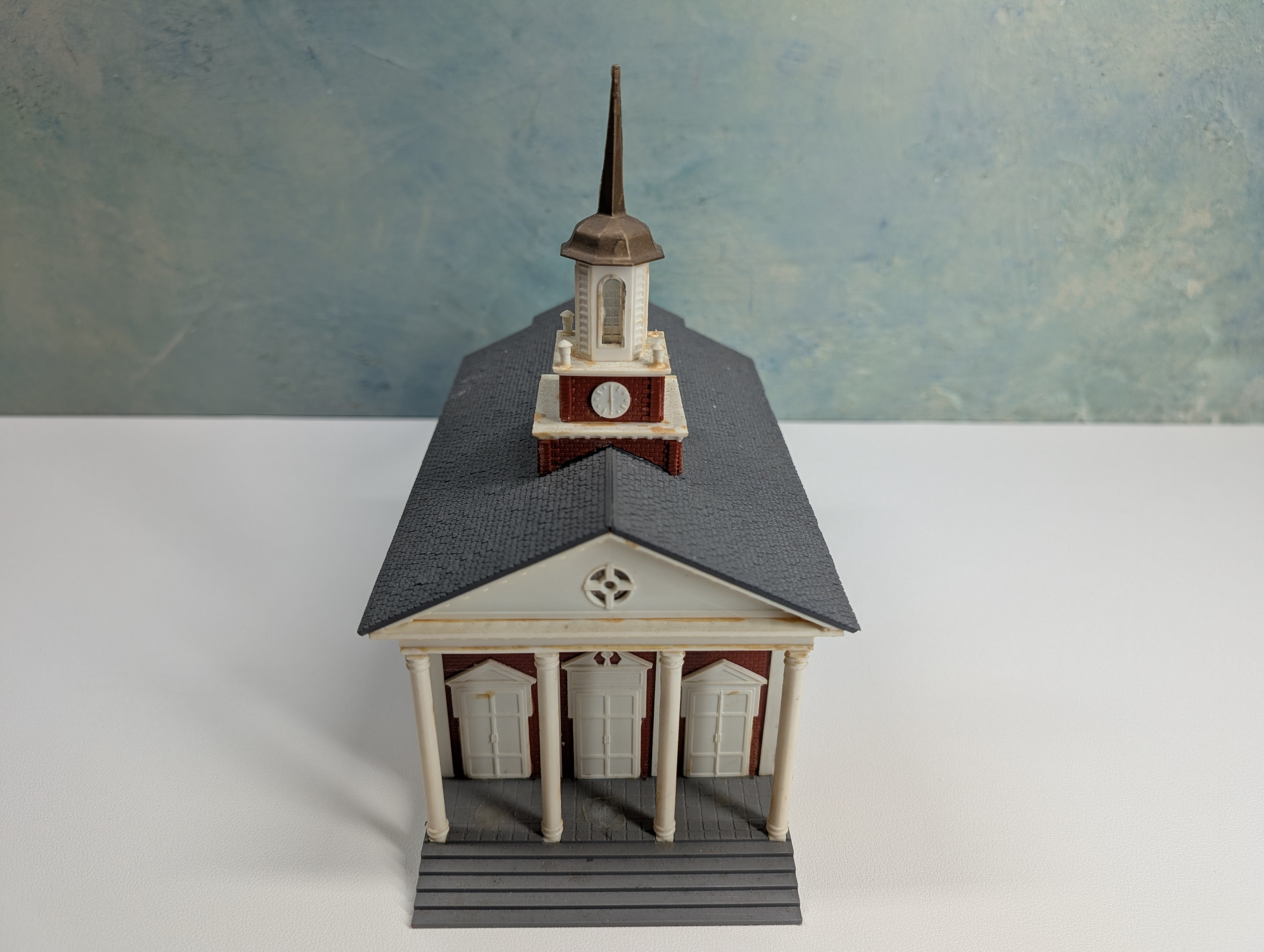 USED HO Scale Large Brick Church