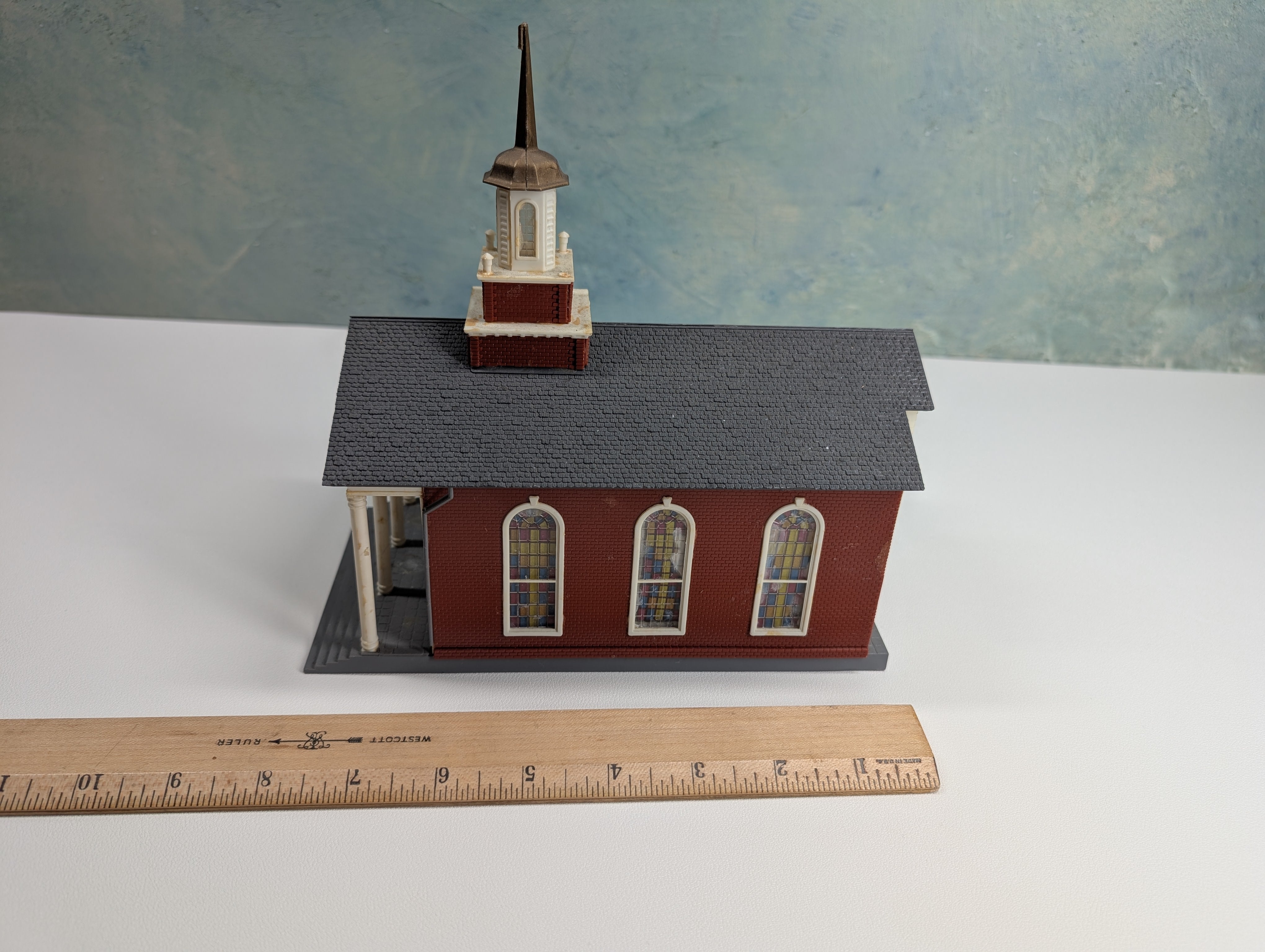 USED HO Scale Large Brick Church