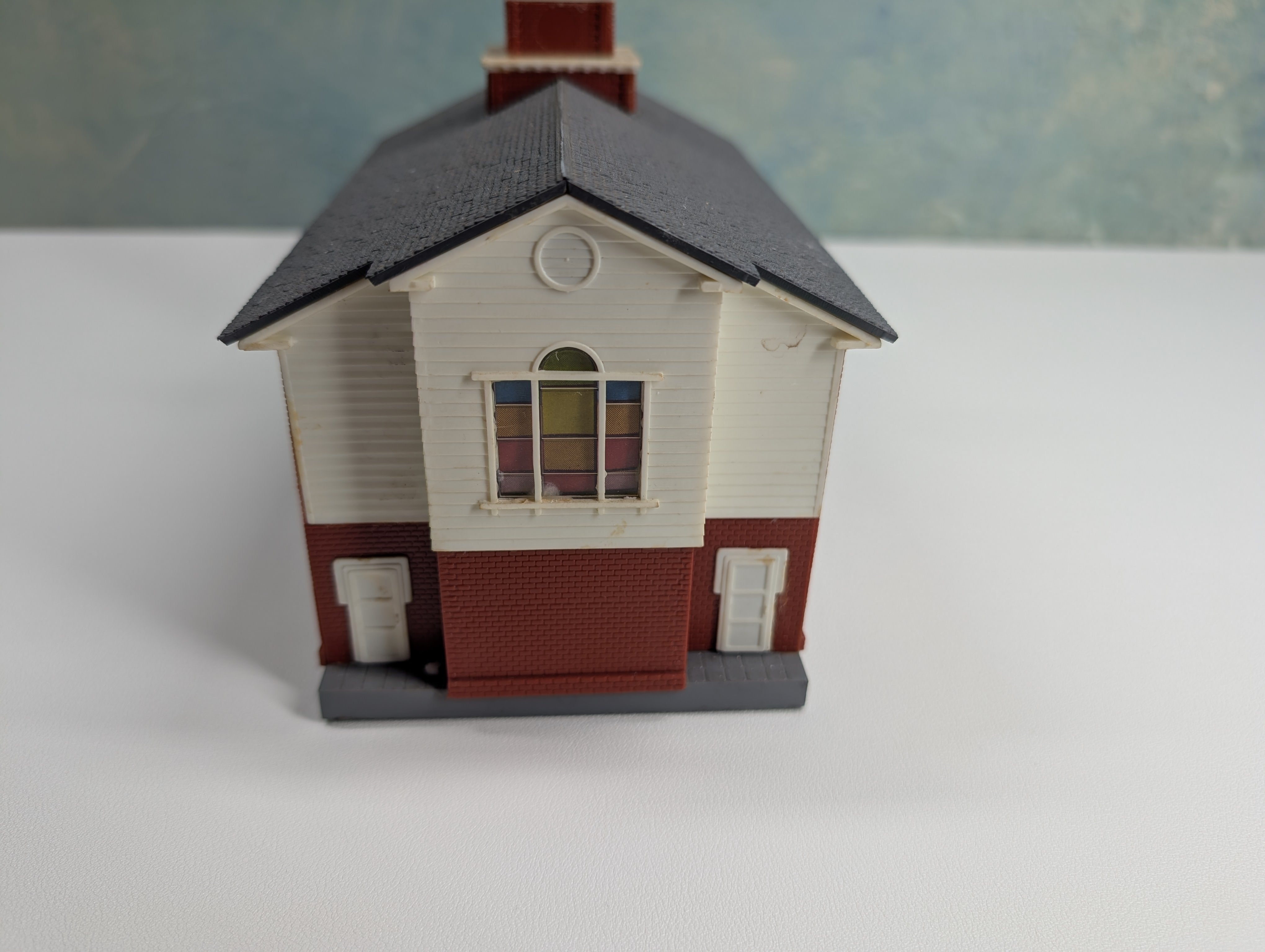 USED HO Scale Large Brick Church
