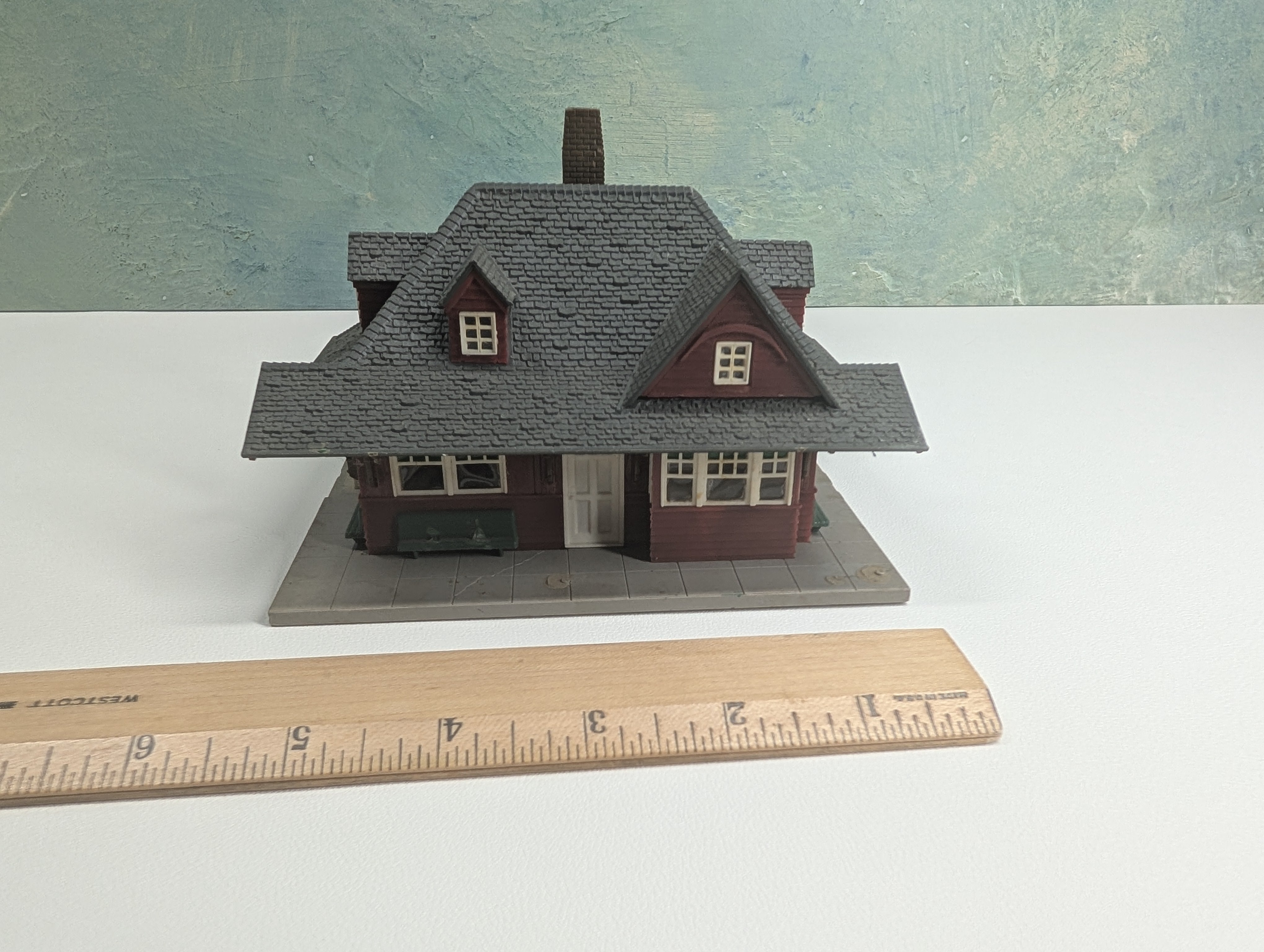 USED HO Scale Passenger Station