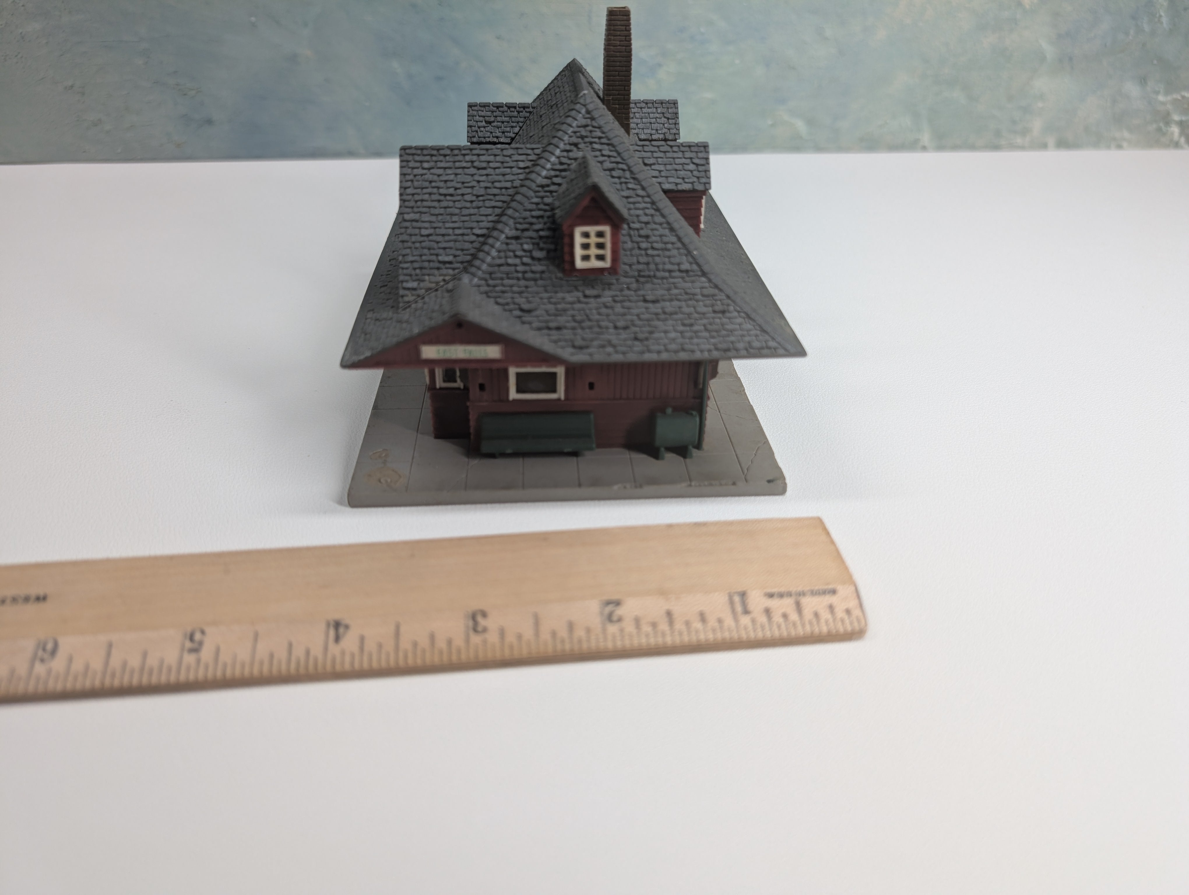 USED HO Scale Passenger Station