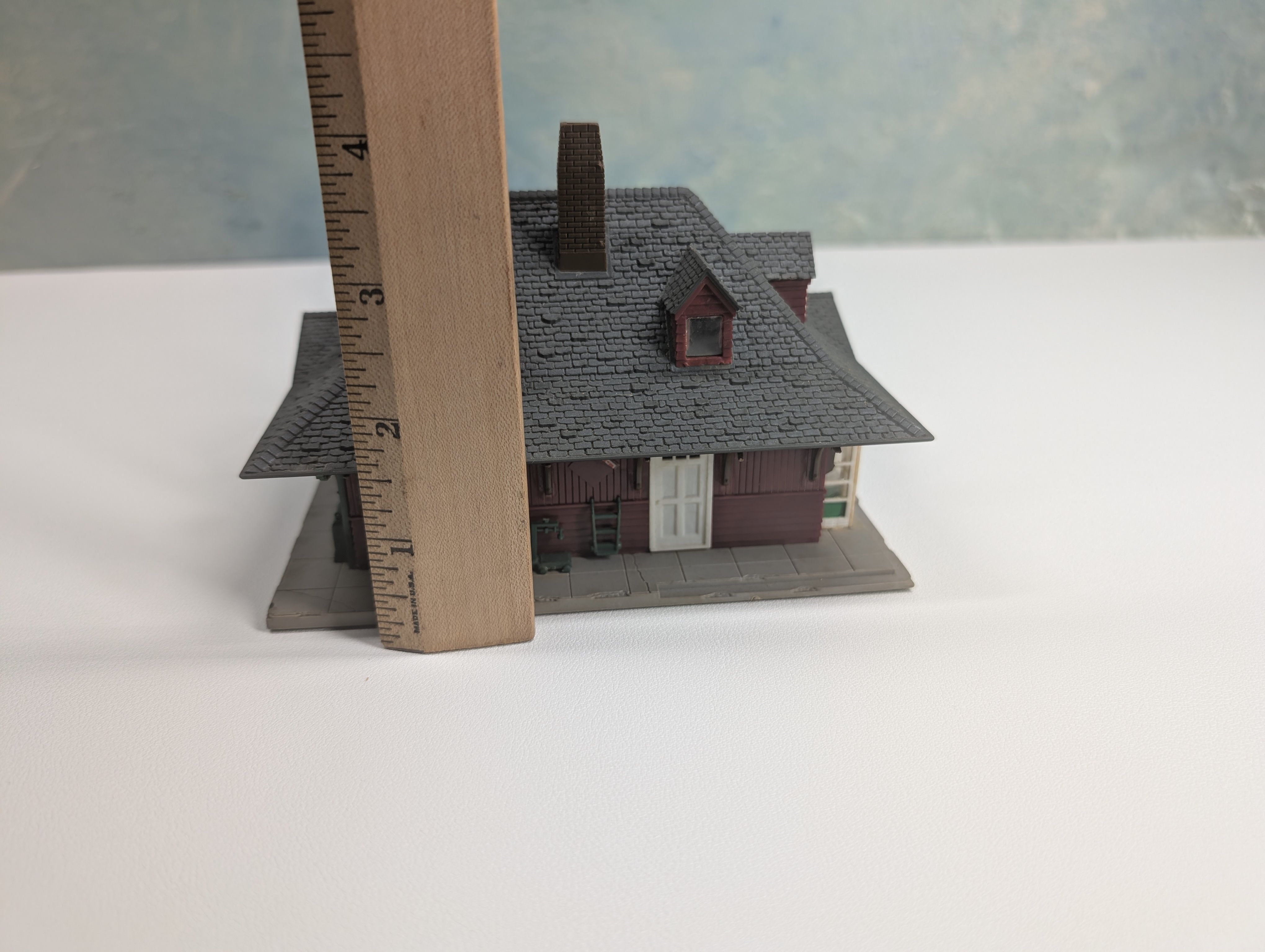 USED HO Scale Passenger Station