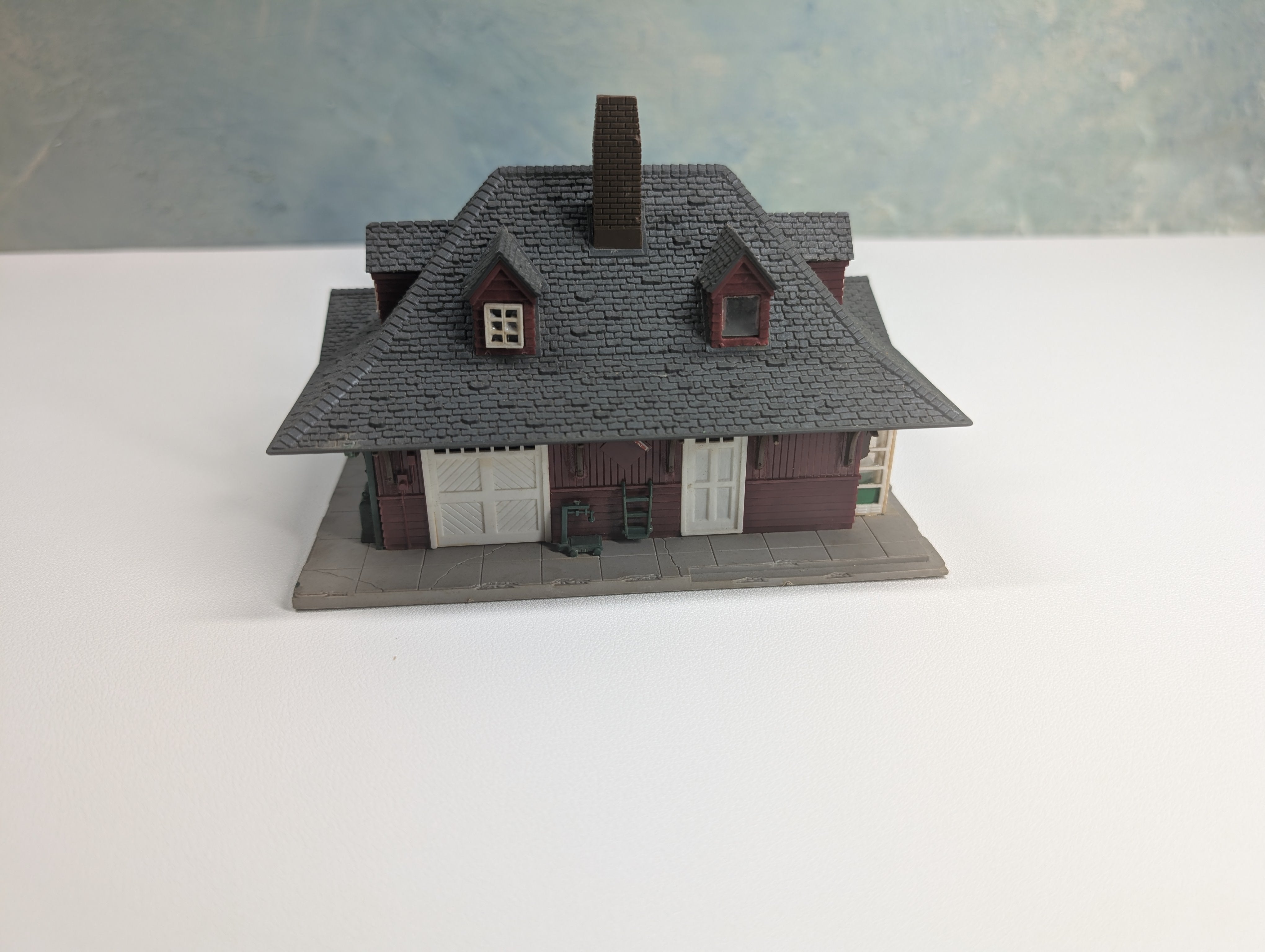 USED HO Scale Passenger Station