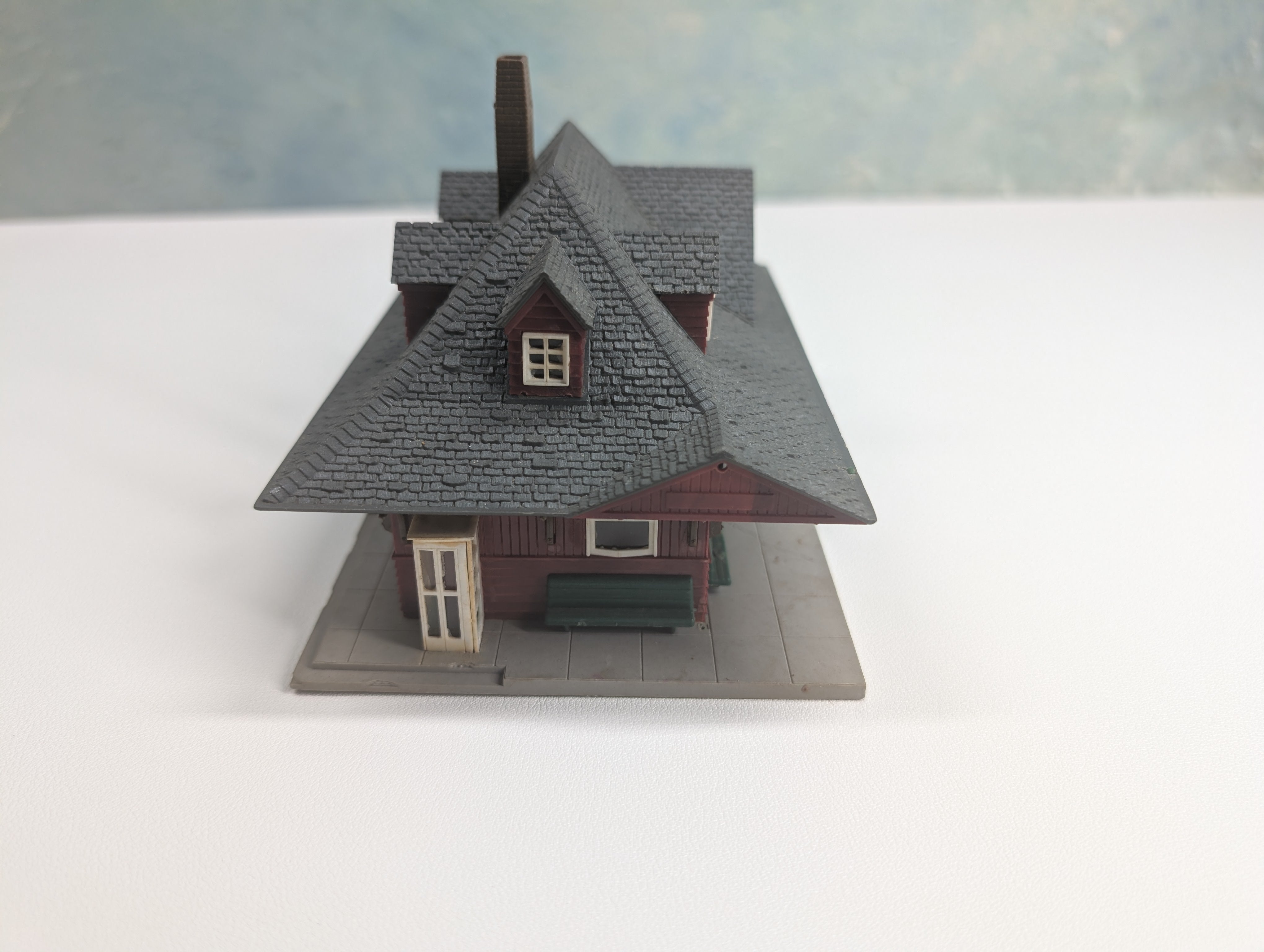 USED HO Scale Passenger Station
