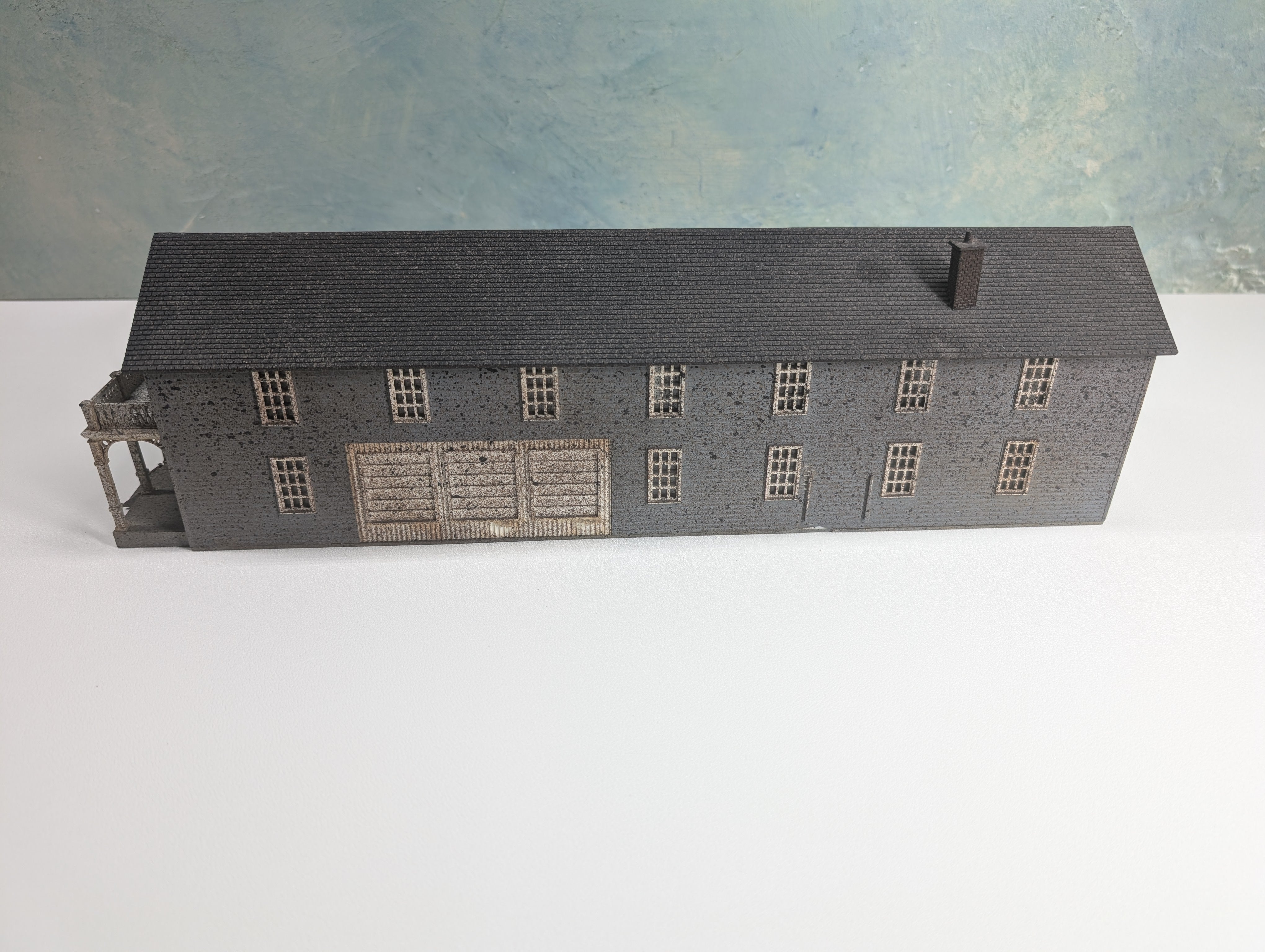 USED HO Scale Long Building with Docks & Front Porch, Weathered, Office, Warehouse, Old Building