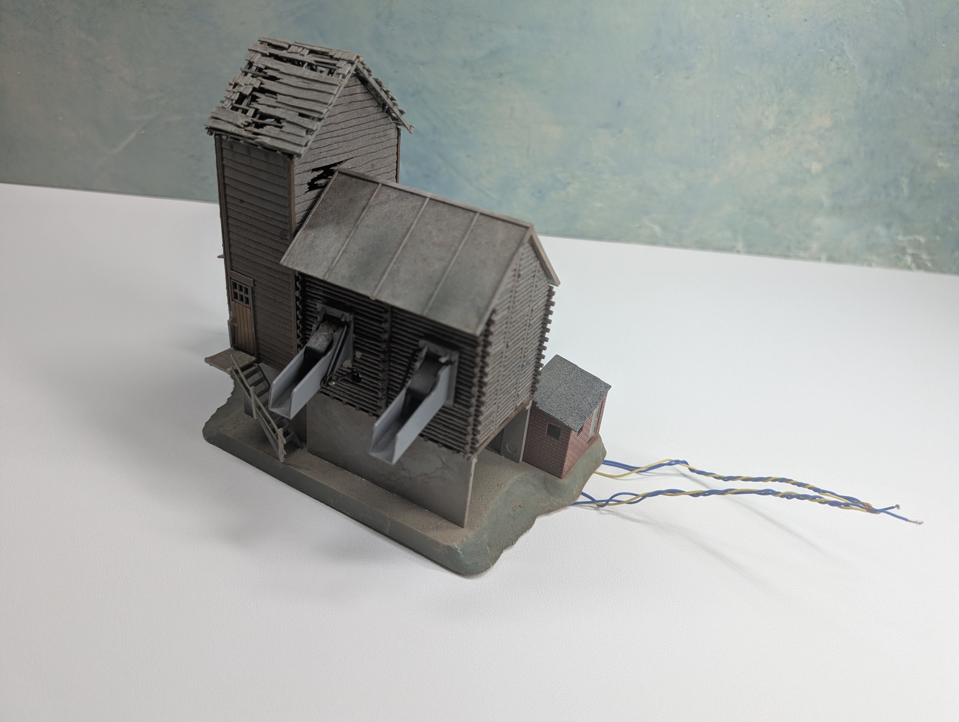 USED Vollmer 5723/48 HO Scale Gravel Silo Factory, Tested