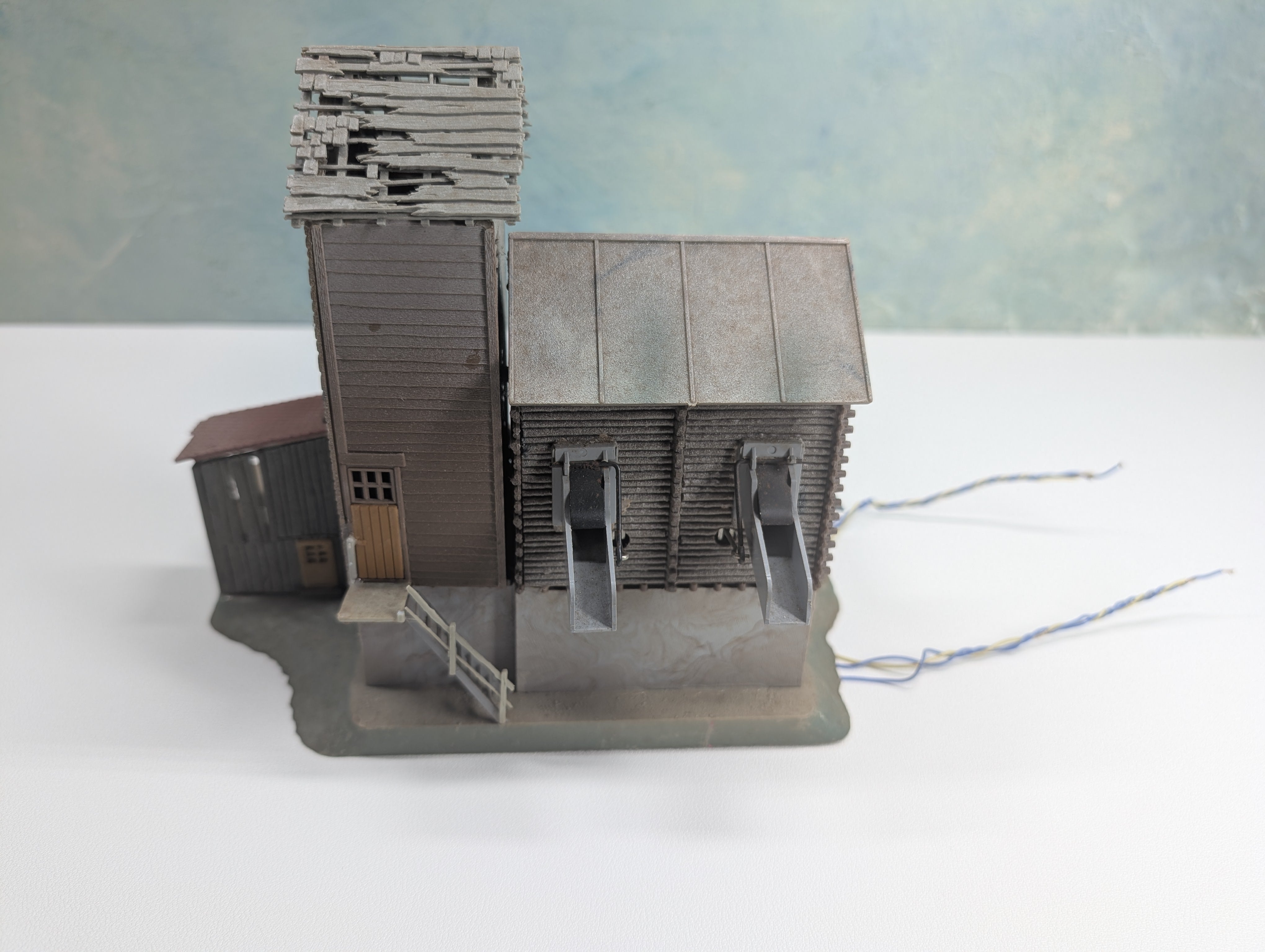 USED Vollmer 5723/48 HO Scale Gravel Silo Factory, Tested