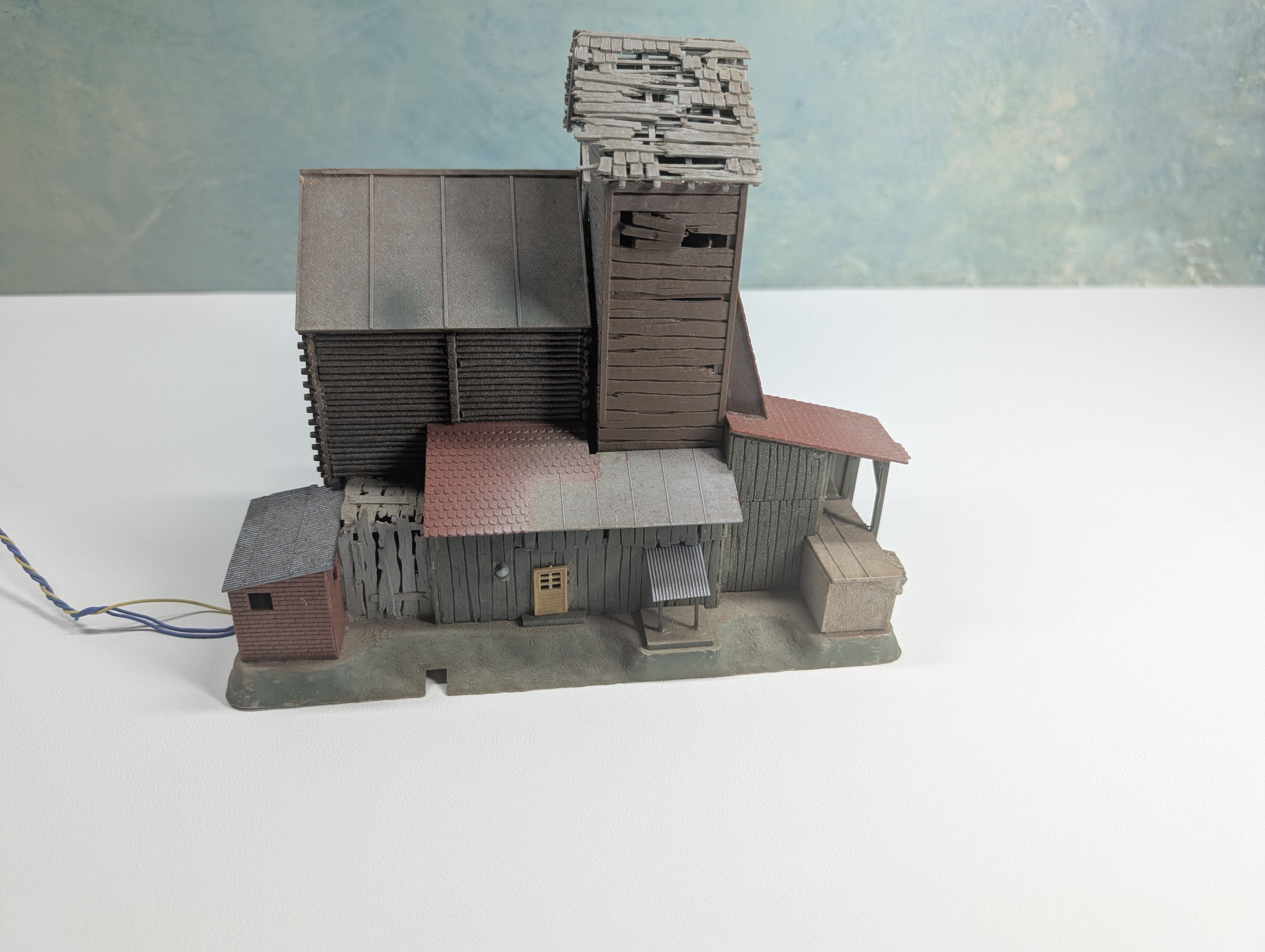 USED Vollmer 5723/48 HO Scale Gravel Silo Factory, Tested