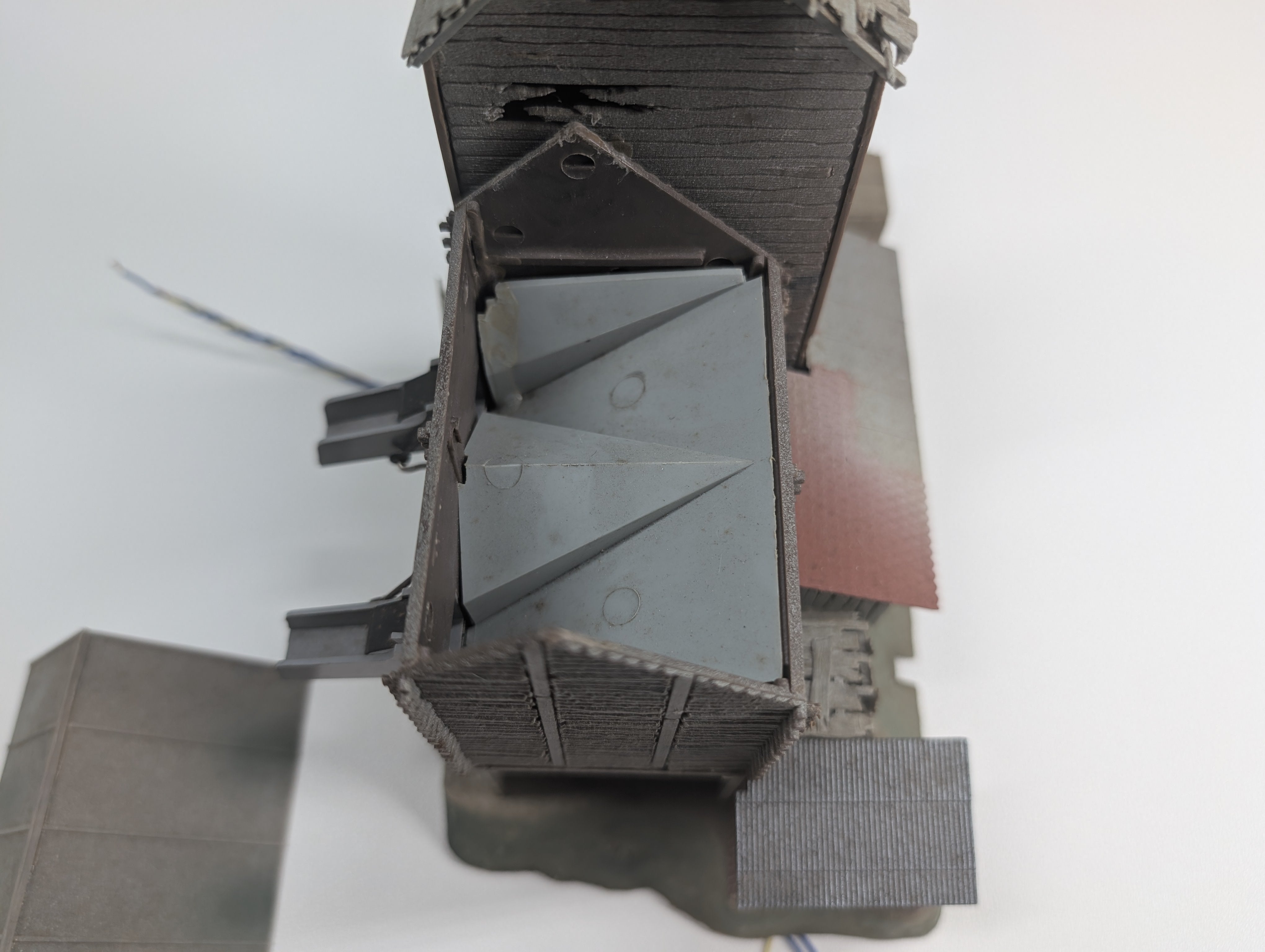 USED Vollmer 5723/48 HO Scale Gravel Silo Factory, Tested