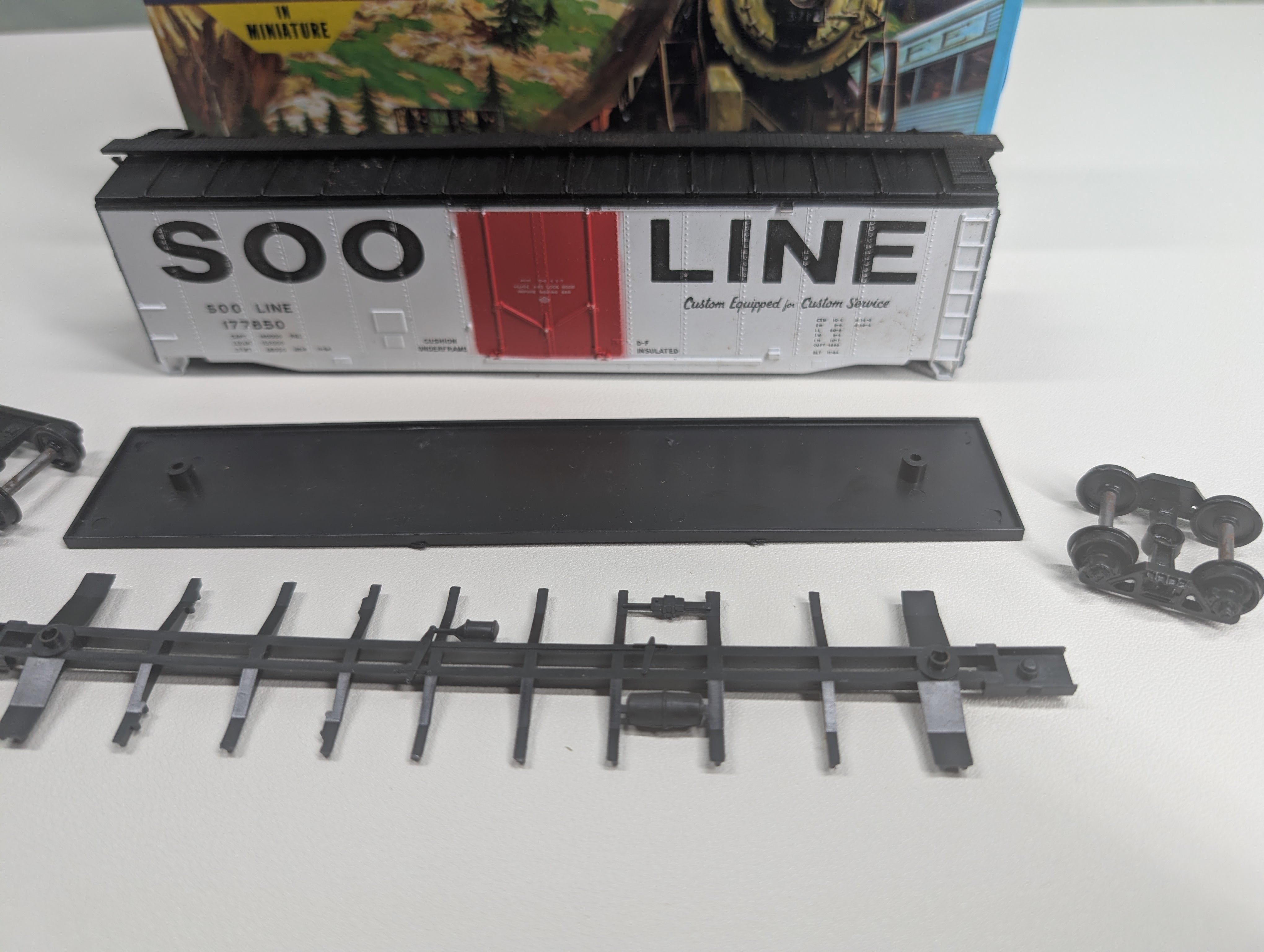 USED Athearn HO Scale 50' Plug Door Box Car SOO Line #177850 KIT