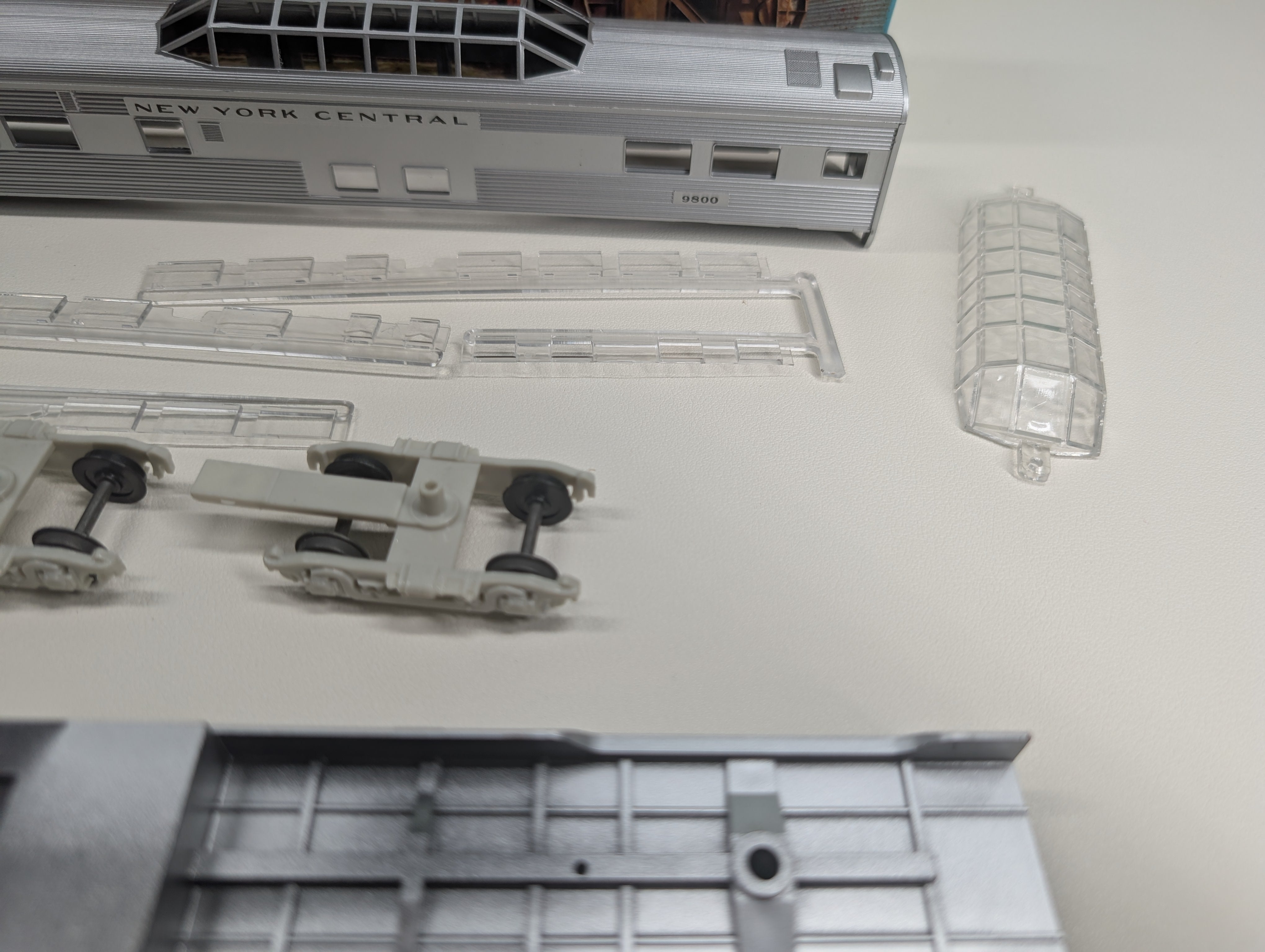 USED Athearn 1827 HO Scale Streamline Vista Dome Passenger Car New York Central #9800 KIT