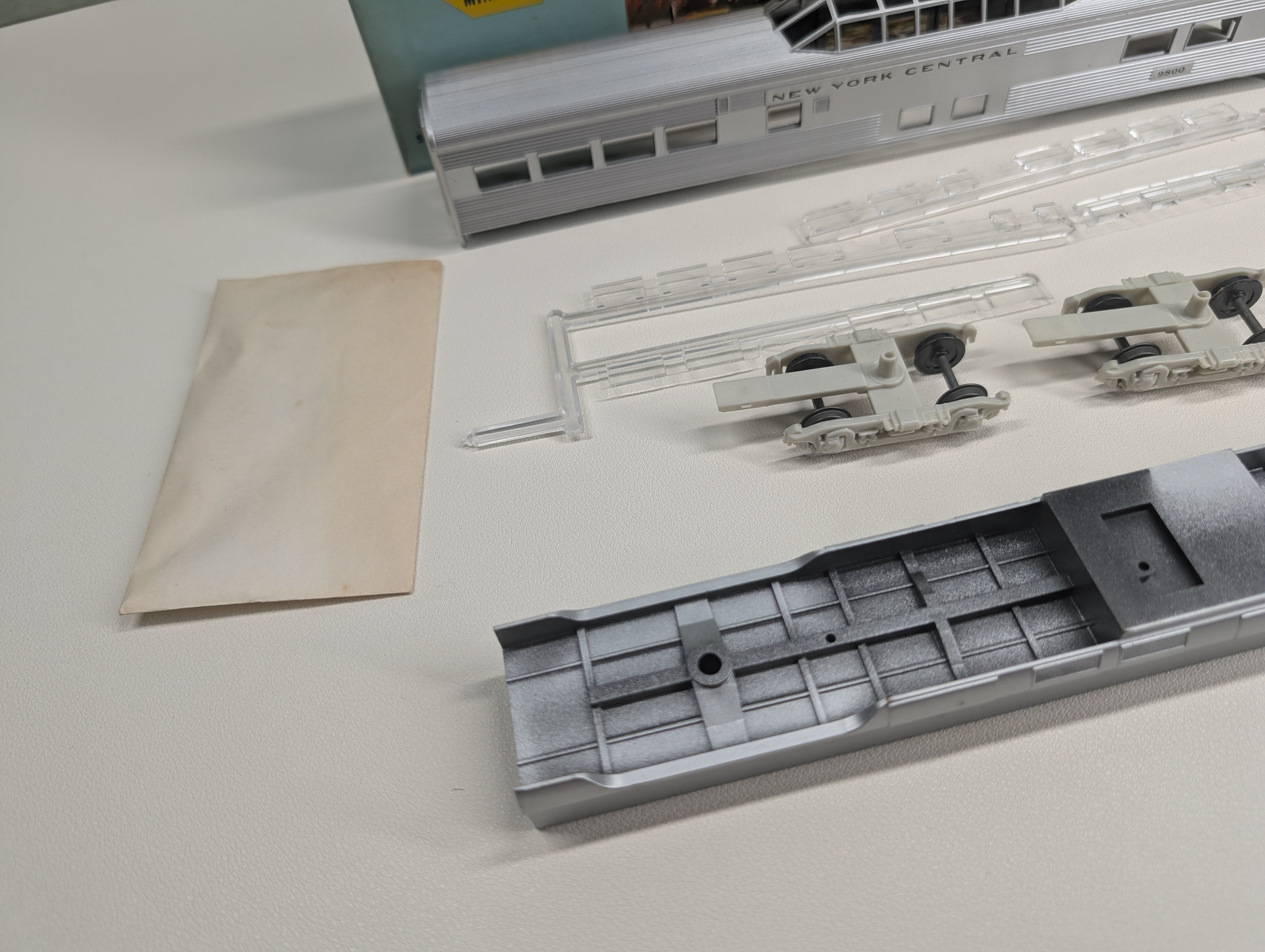 USED Athearn 1827 HO Scale Streamline Vista Dome Passenger Car New York Central #9800 KIT