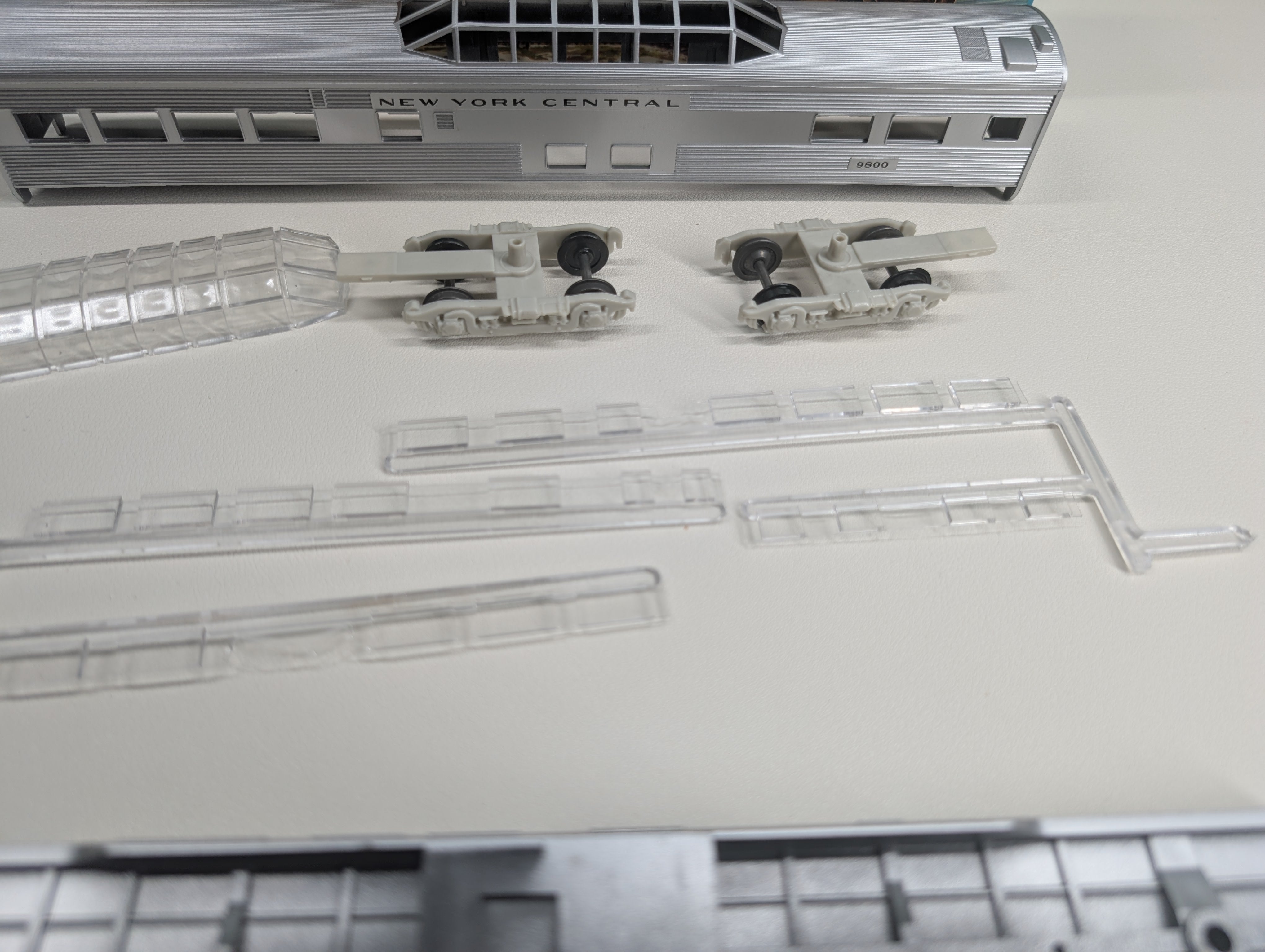 USED Athearn 1827 HO Scale Streamline Vista Dome Passenger Car New York Central #9800 KIT