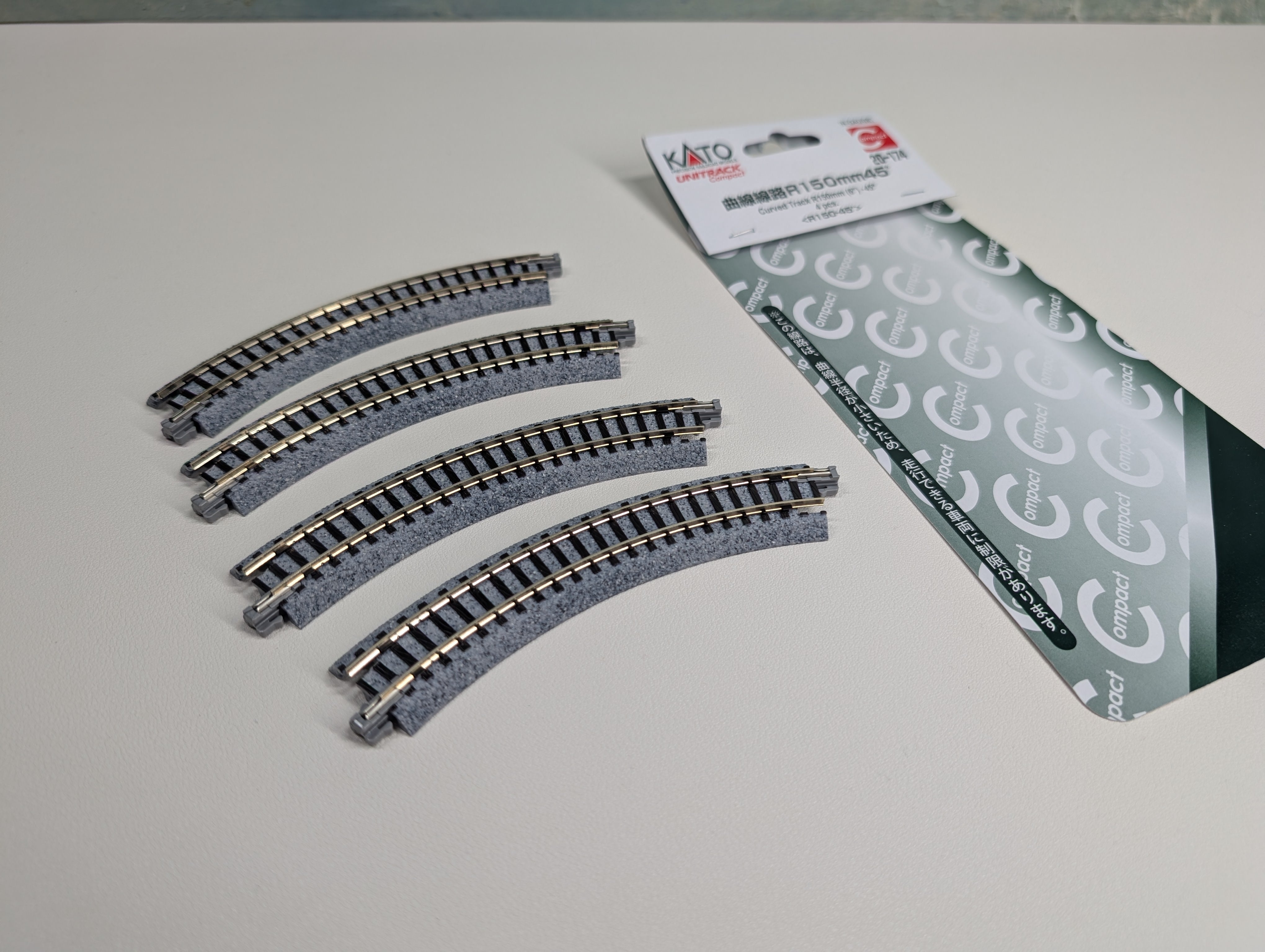 USED KATO 20-174 N Scale Unitrack Compact 6" R Curve 45° Track (4 pcs), Code 80