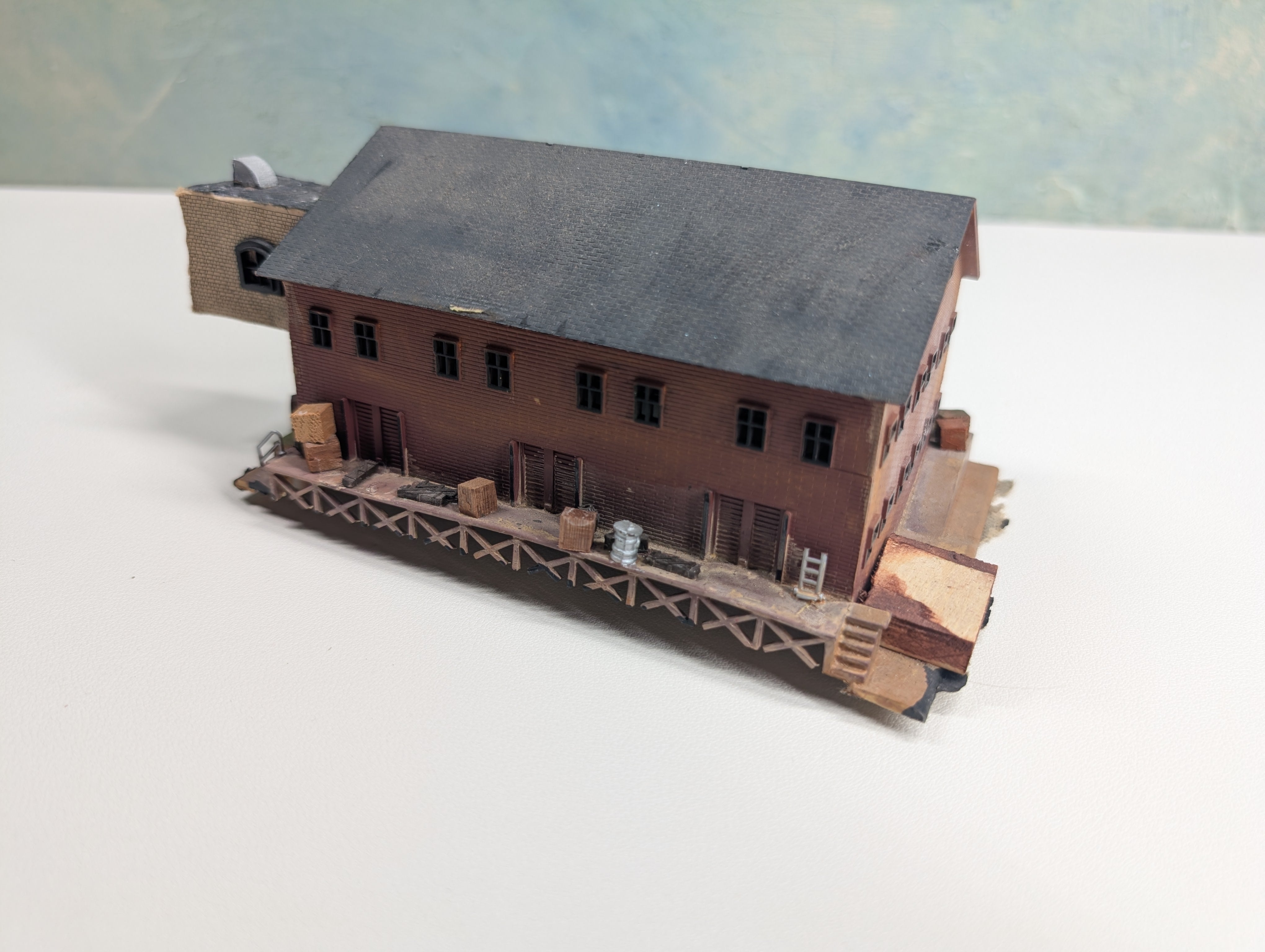 USED N Scale Brick Warehouse w/ Accessories