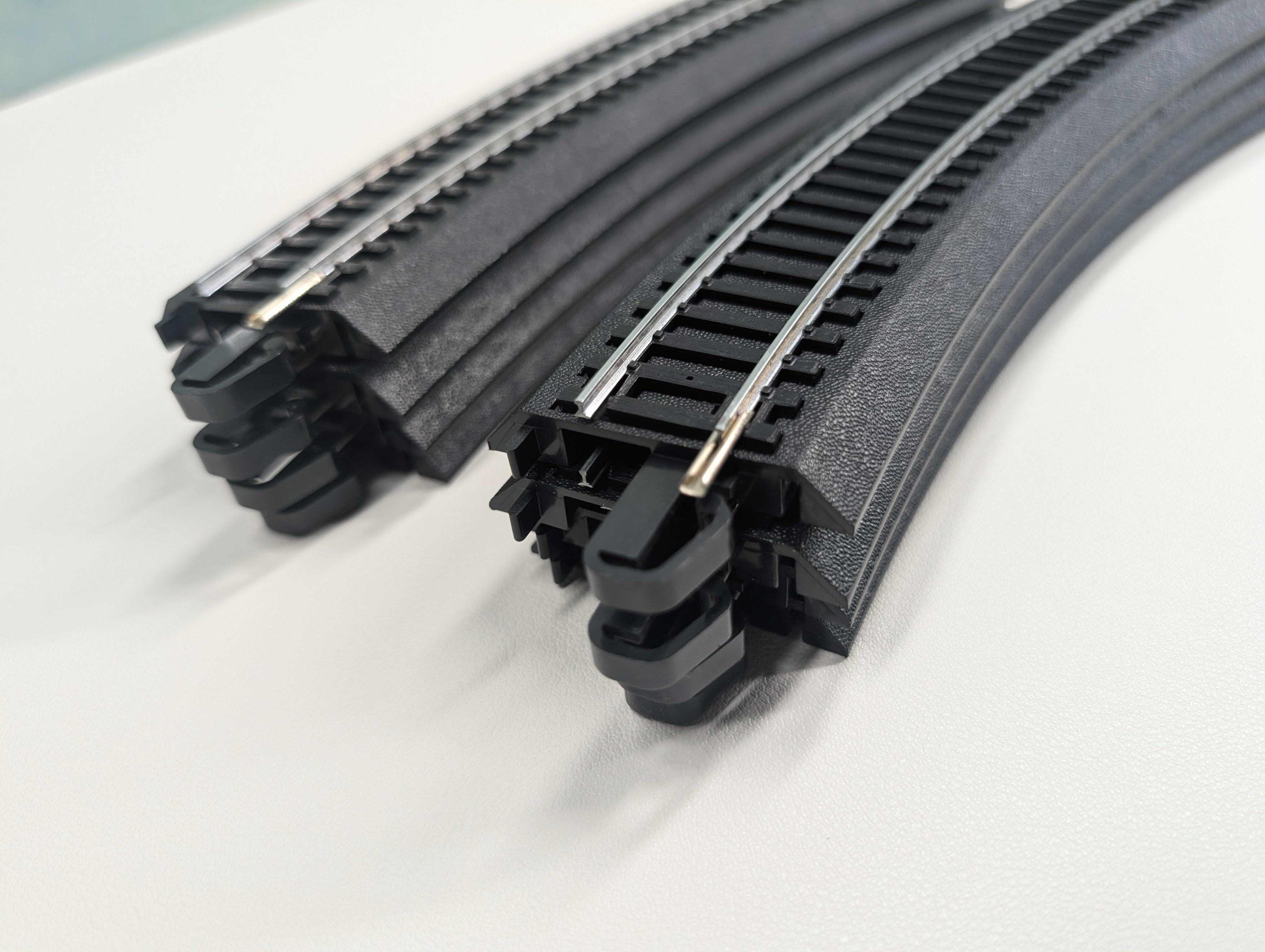 USED Bachmann HO Scale Steel Alloy E-Z Track 18" Curved Track (8 pcs)