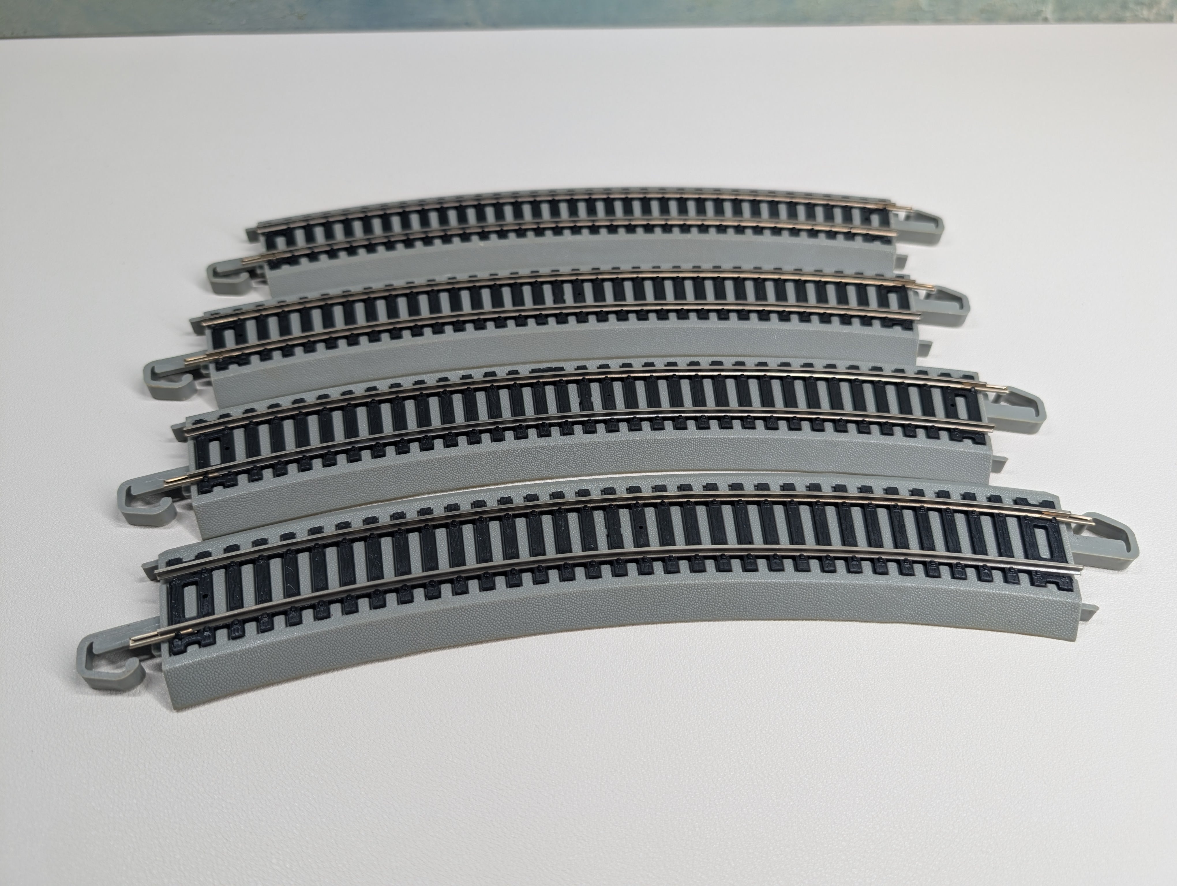 USED Bachmann HO Scale Nickel Silver E-Z Track 18" Curved Code 100 Track (4 pcs)
