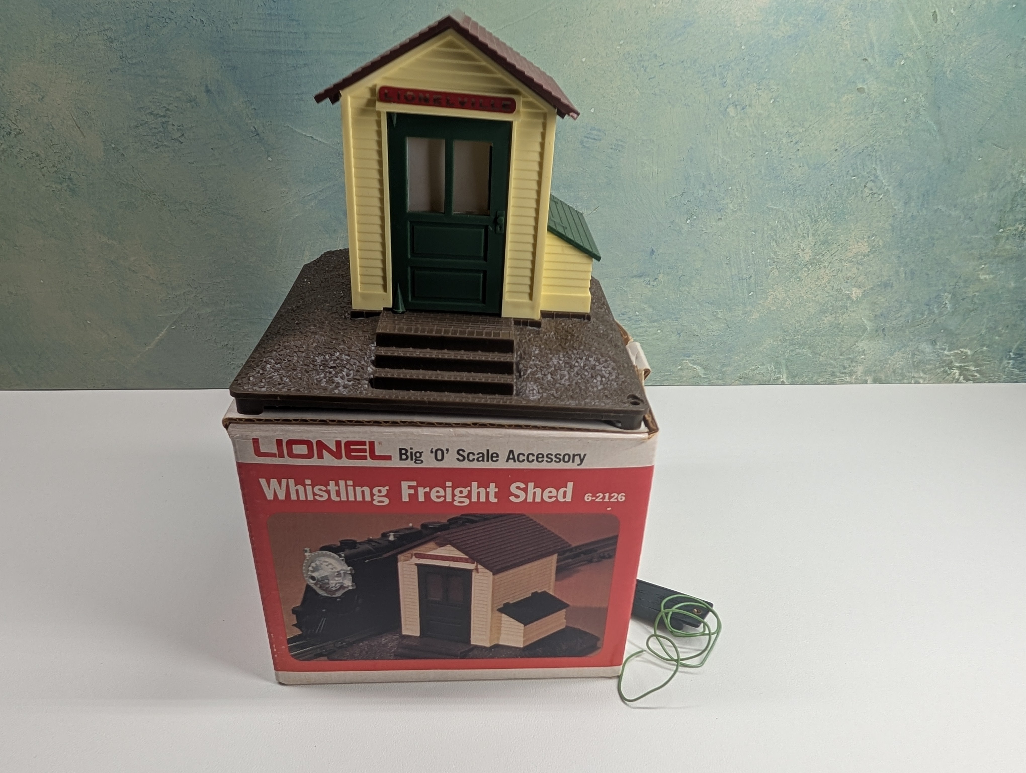 USED Lionel O Whistling Freight Shed Untested