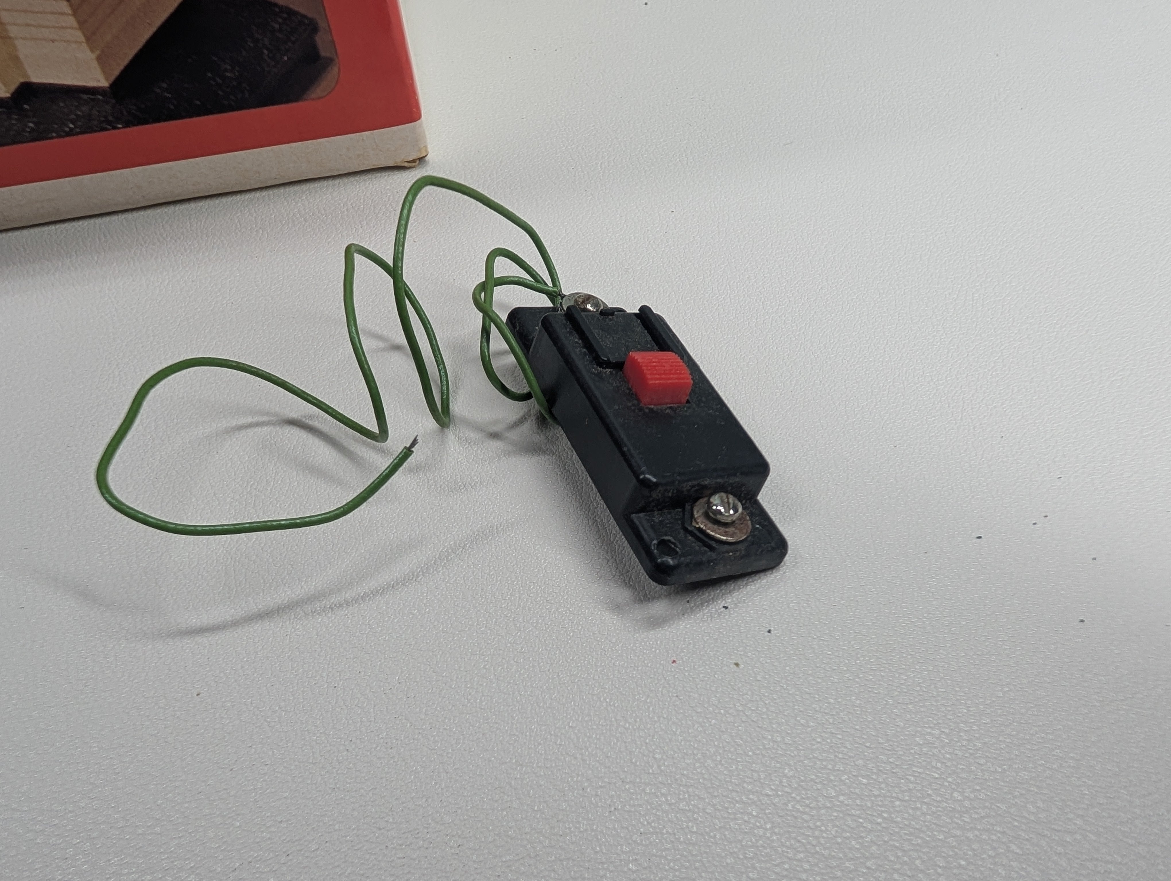 USED Lionel O Whistling Freight Shed Untested