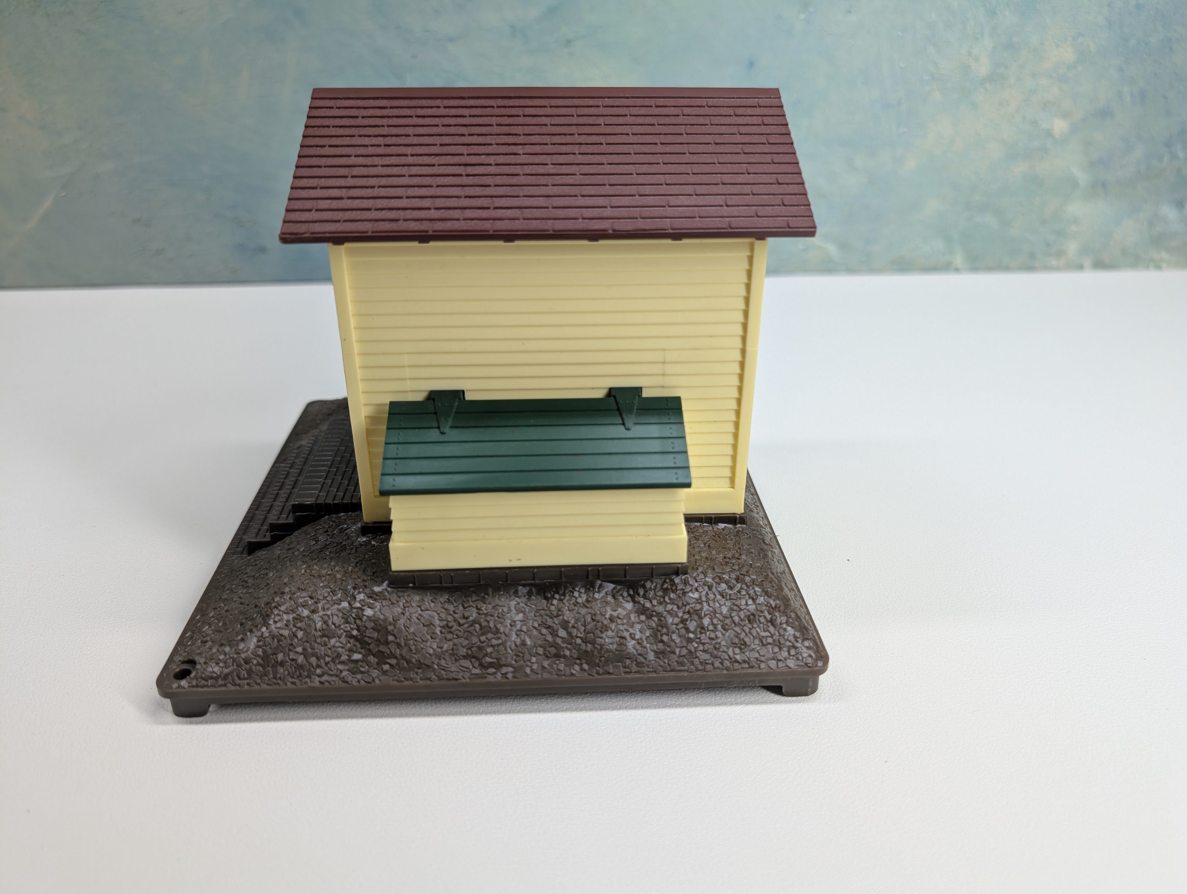 USED Lionel O Whistling Freight Shed Untested