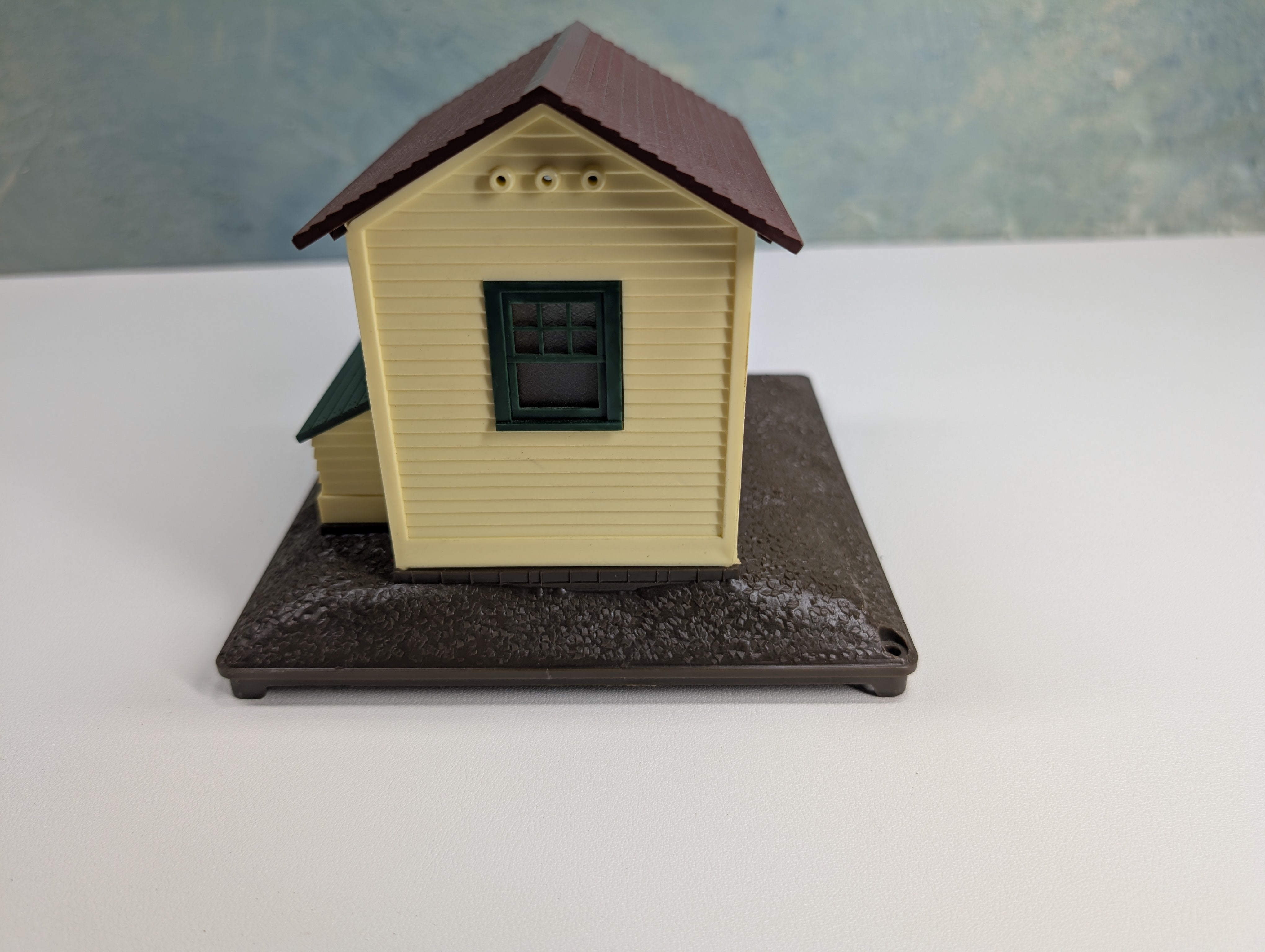 USED Lionel O Whistling Freight Shed Untested