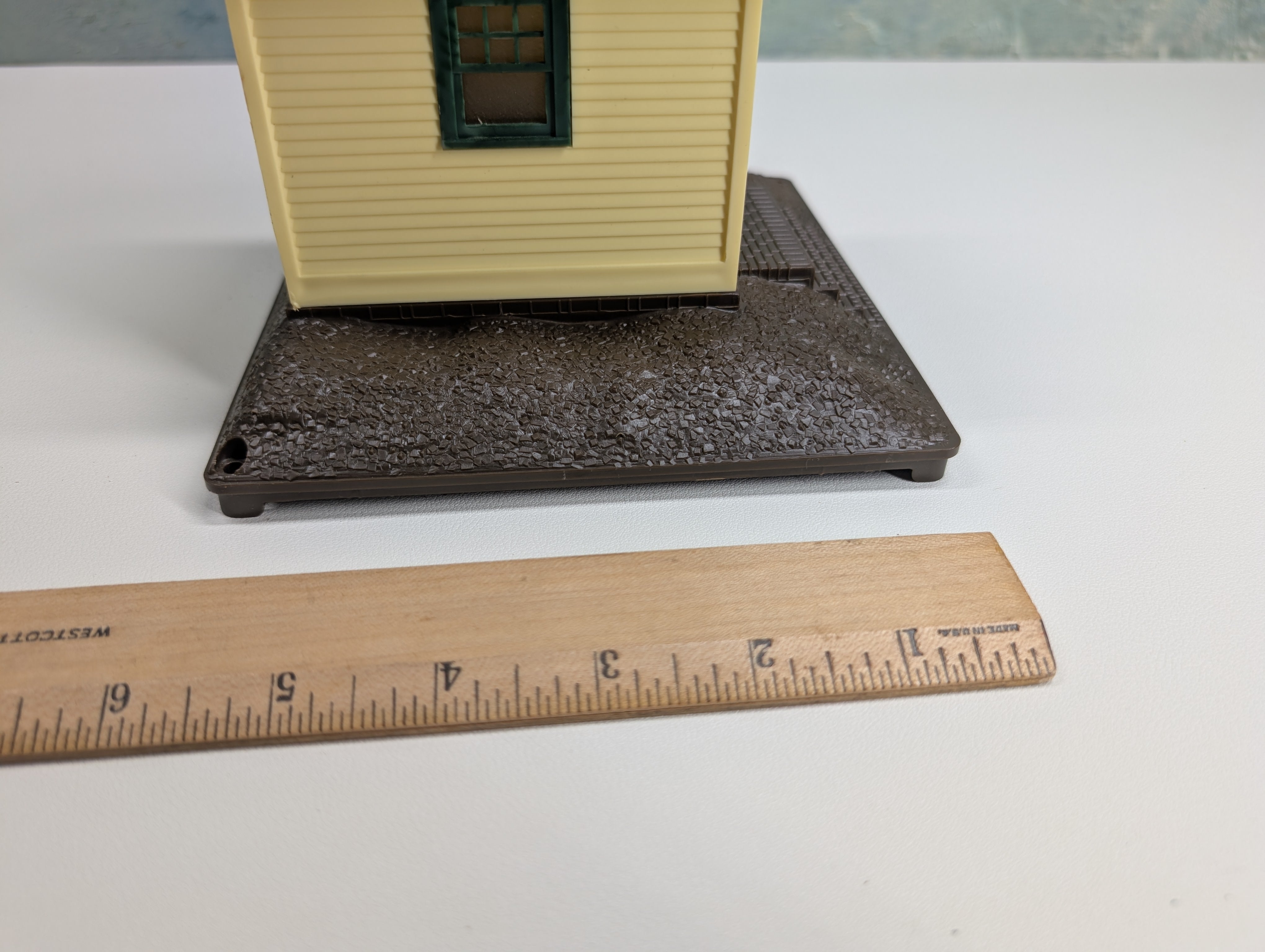 USED Lionel O Whistling Freight Shed Untested