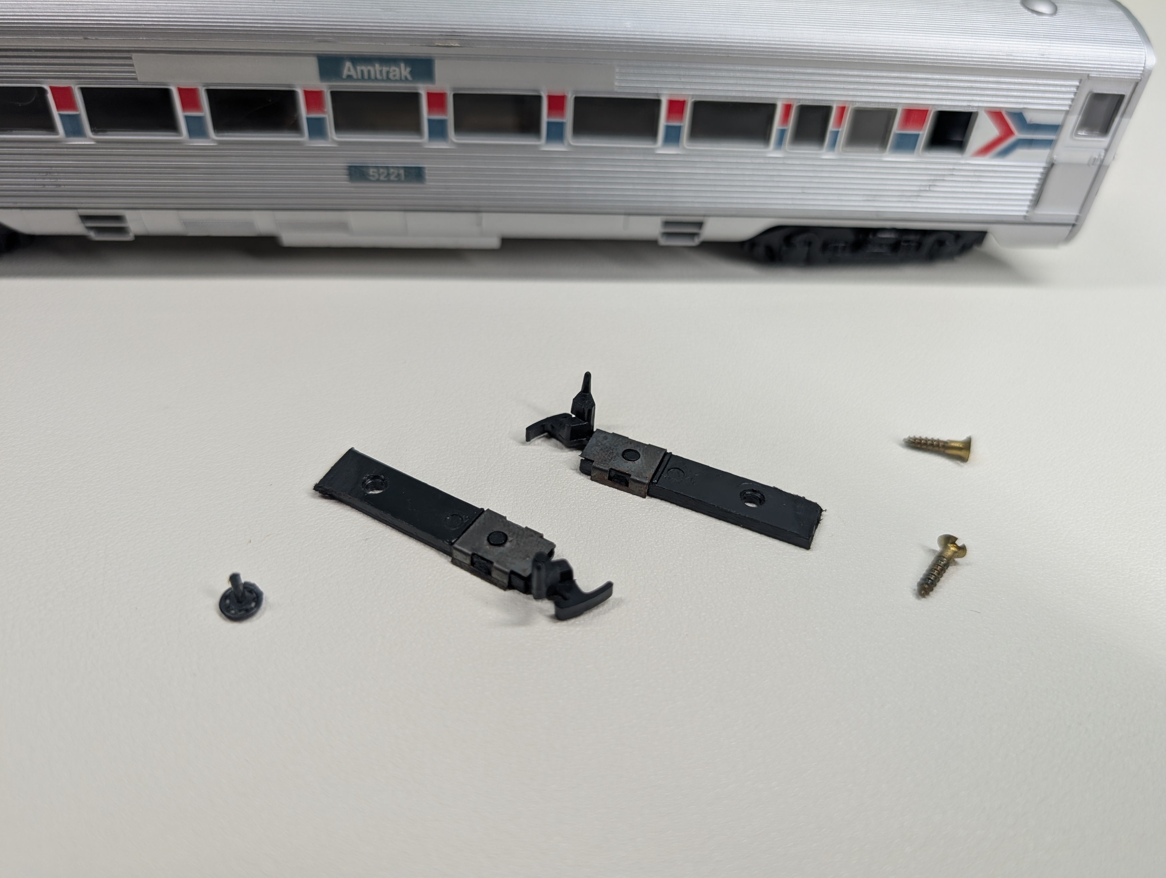 USED Athearn HO Scale Passenger Car Amtrak #5221
