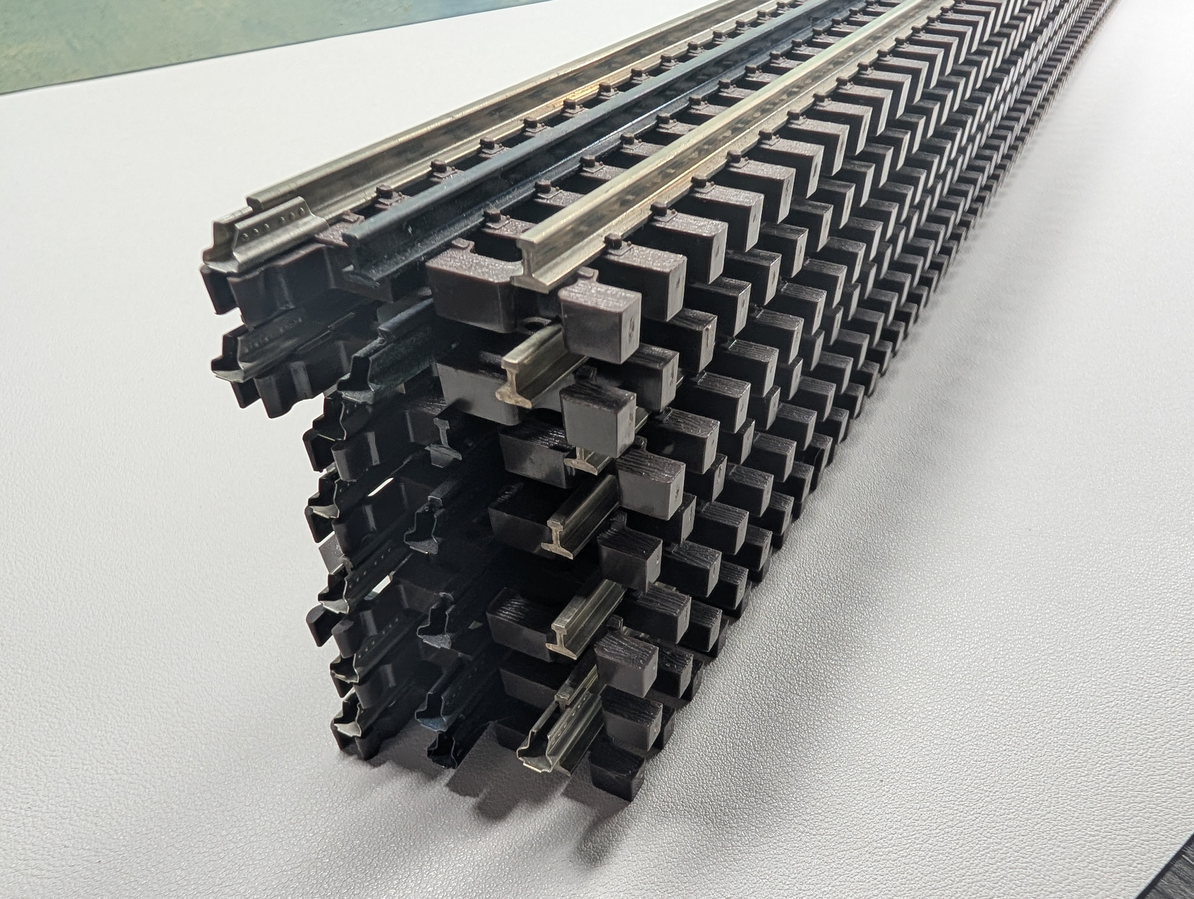 USED Atlas 6056 O 40" Custom Flex Track w/ Simulated Wood Ties (7 pcs)