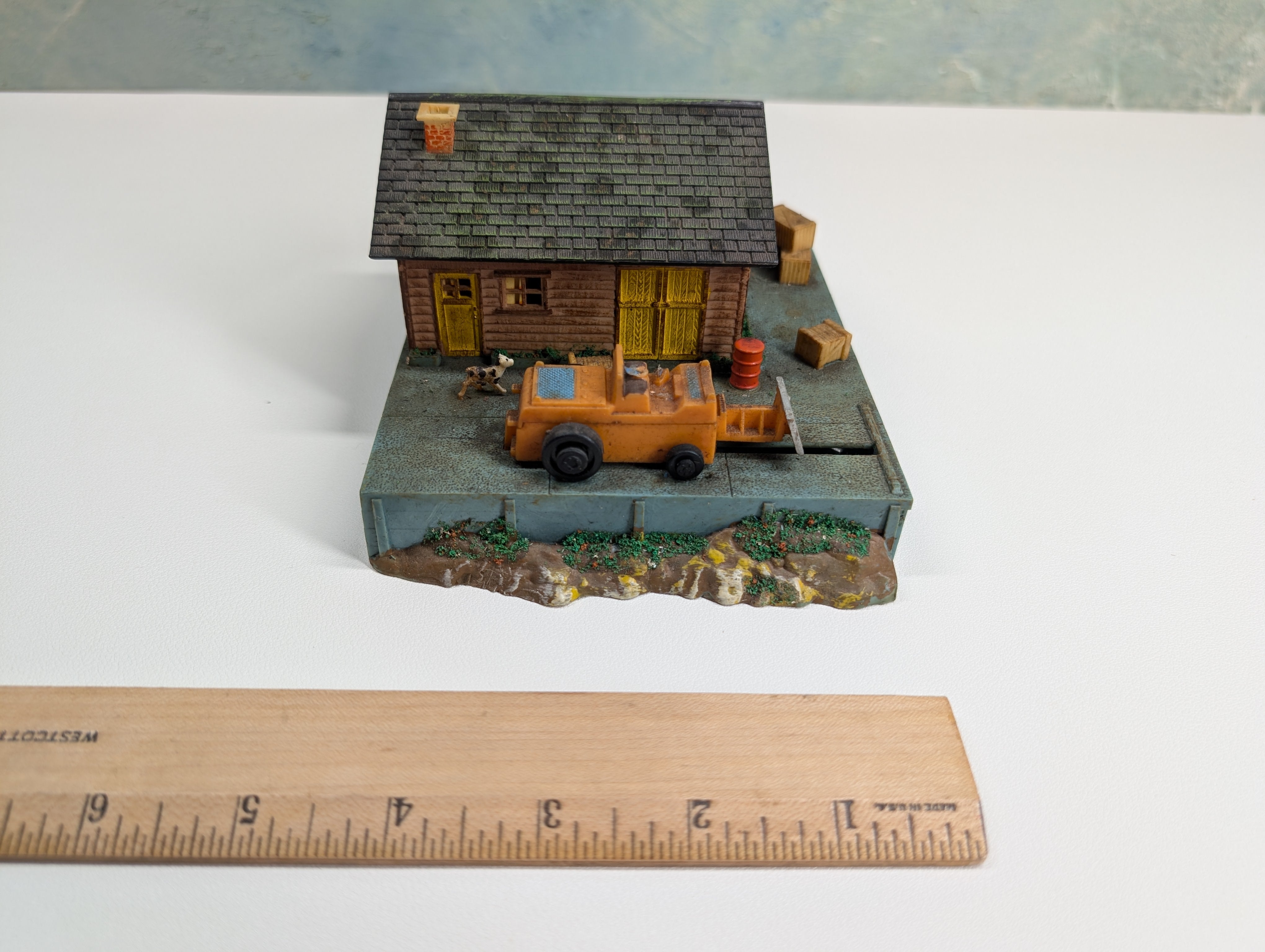 USED Tyco HO Scale Freight Unloading Depot (untested)