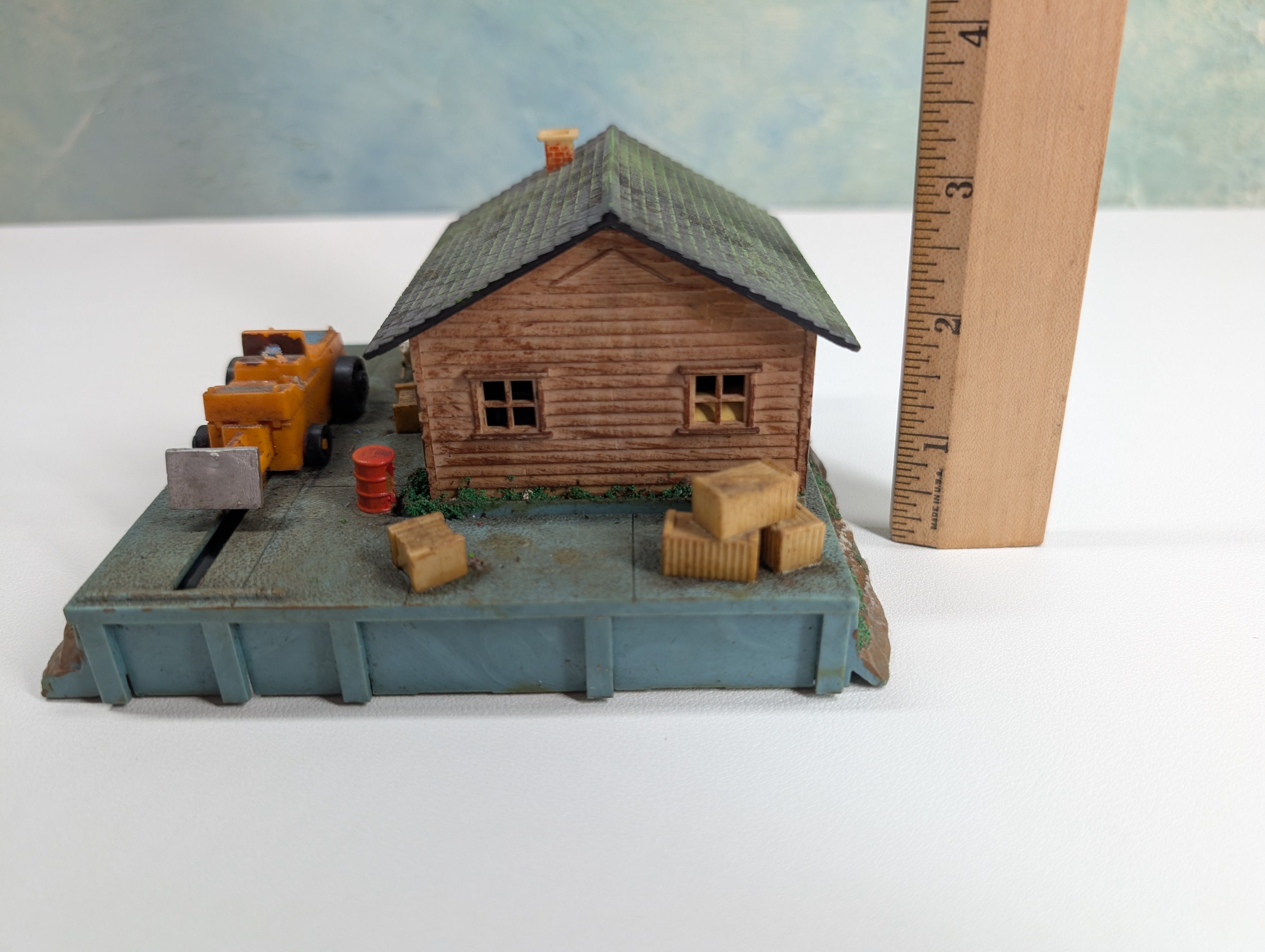 USED Tyco HO Scale Freight Unloading Depot (untested)