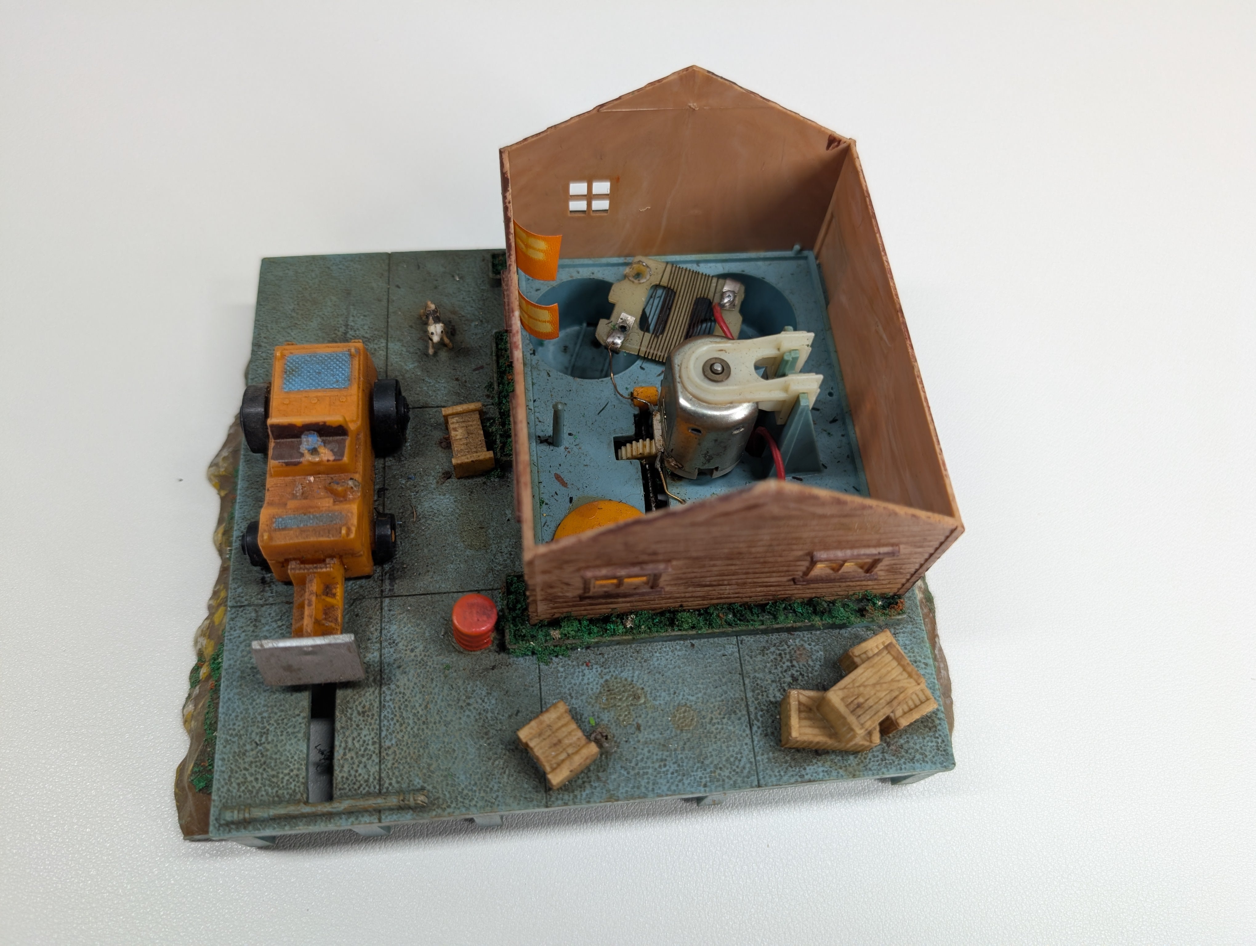 USED Tyco HO Scale Freight Unloading Depot (untested)