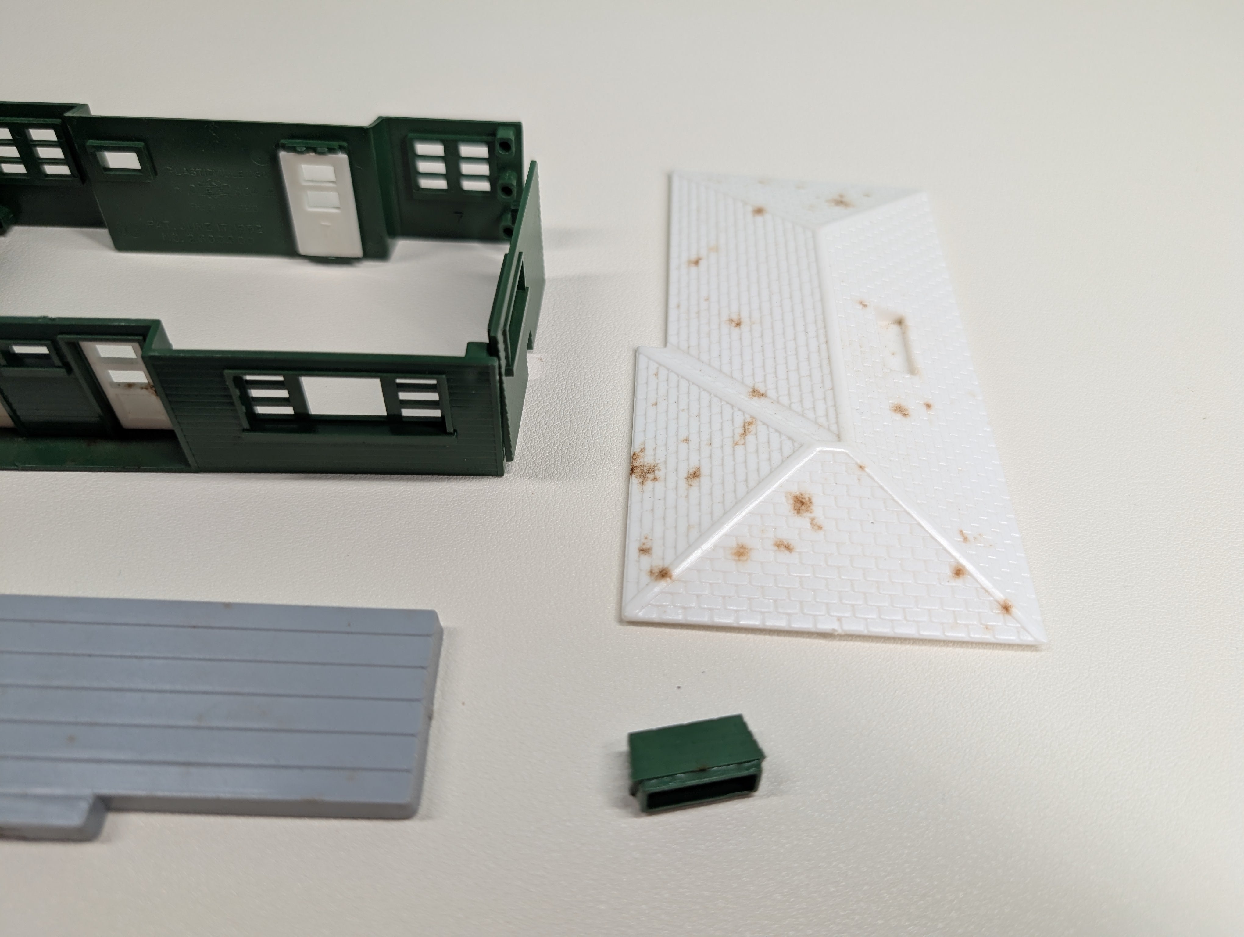 USED HO Scale Small Green House KIT