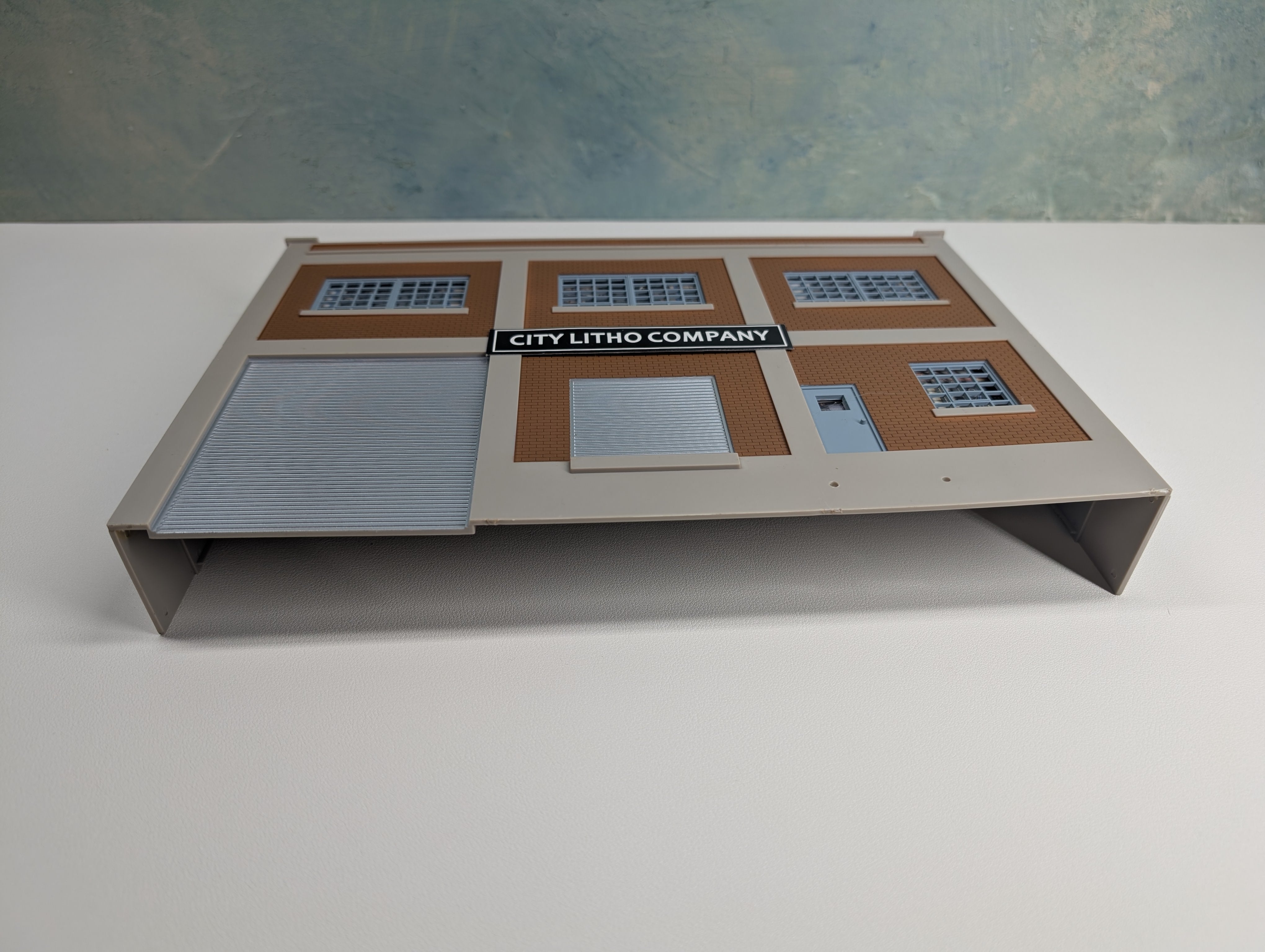 USED Walthers O Flat Building, Wall Building, City Litho Company