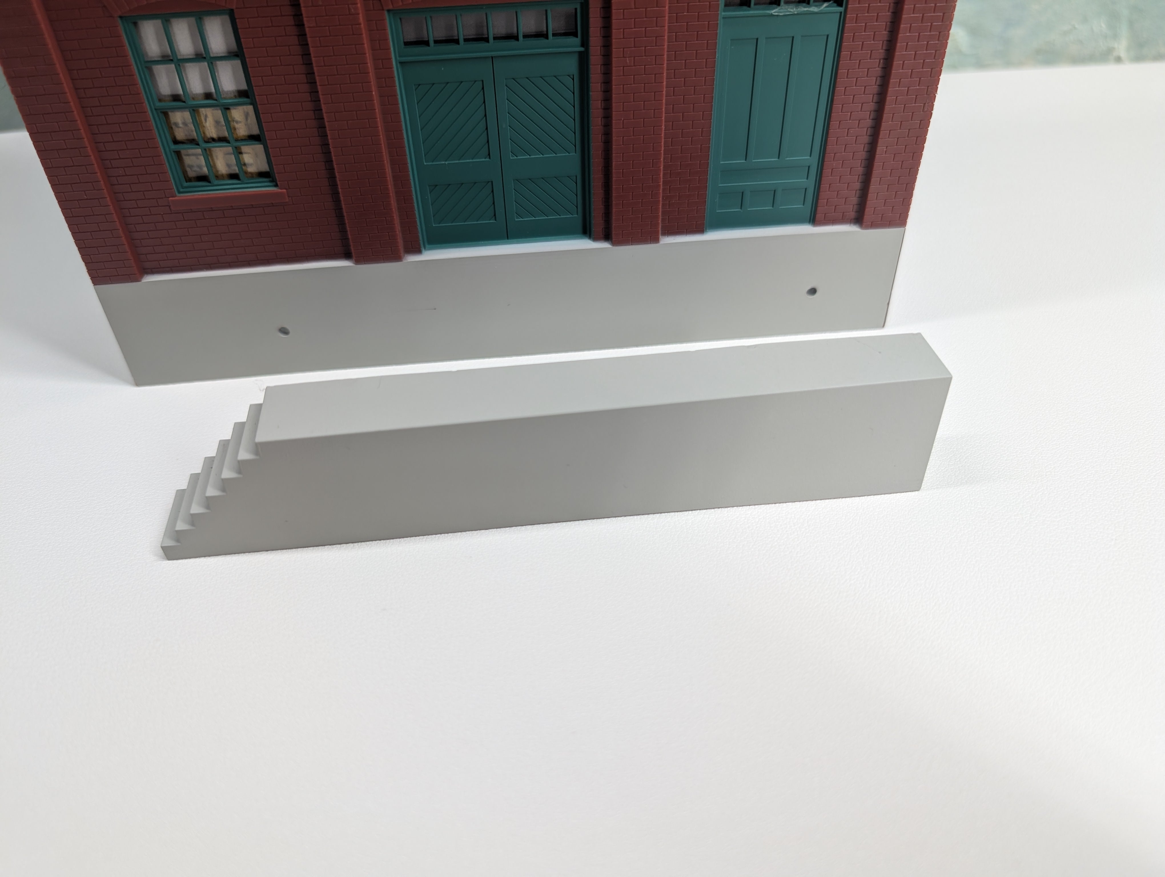 USED Walthers O Flat Building, Wall Building, Black Rock Beverage