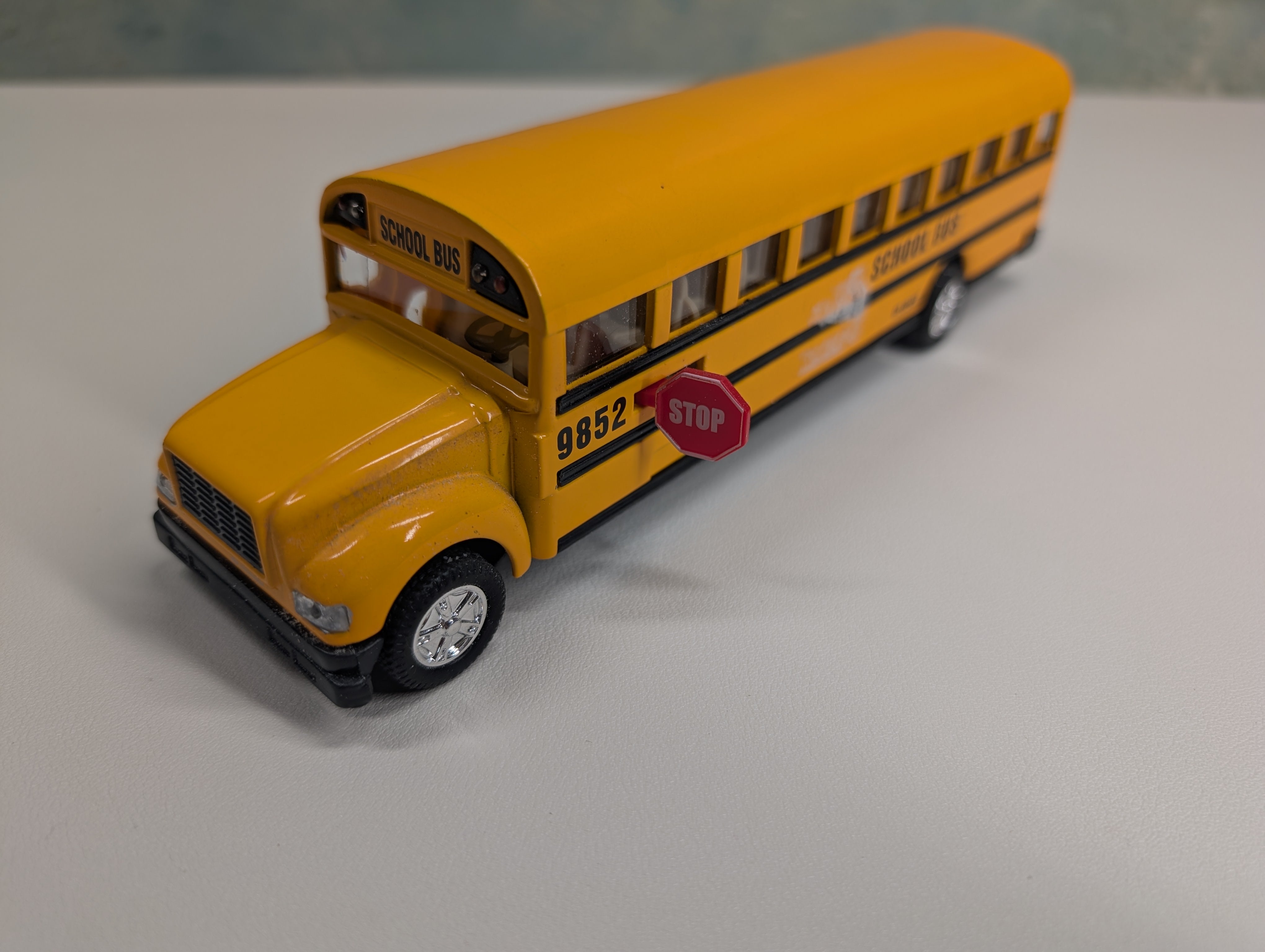 USED Diecast Body School Bus (Approx 8.5")