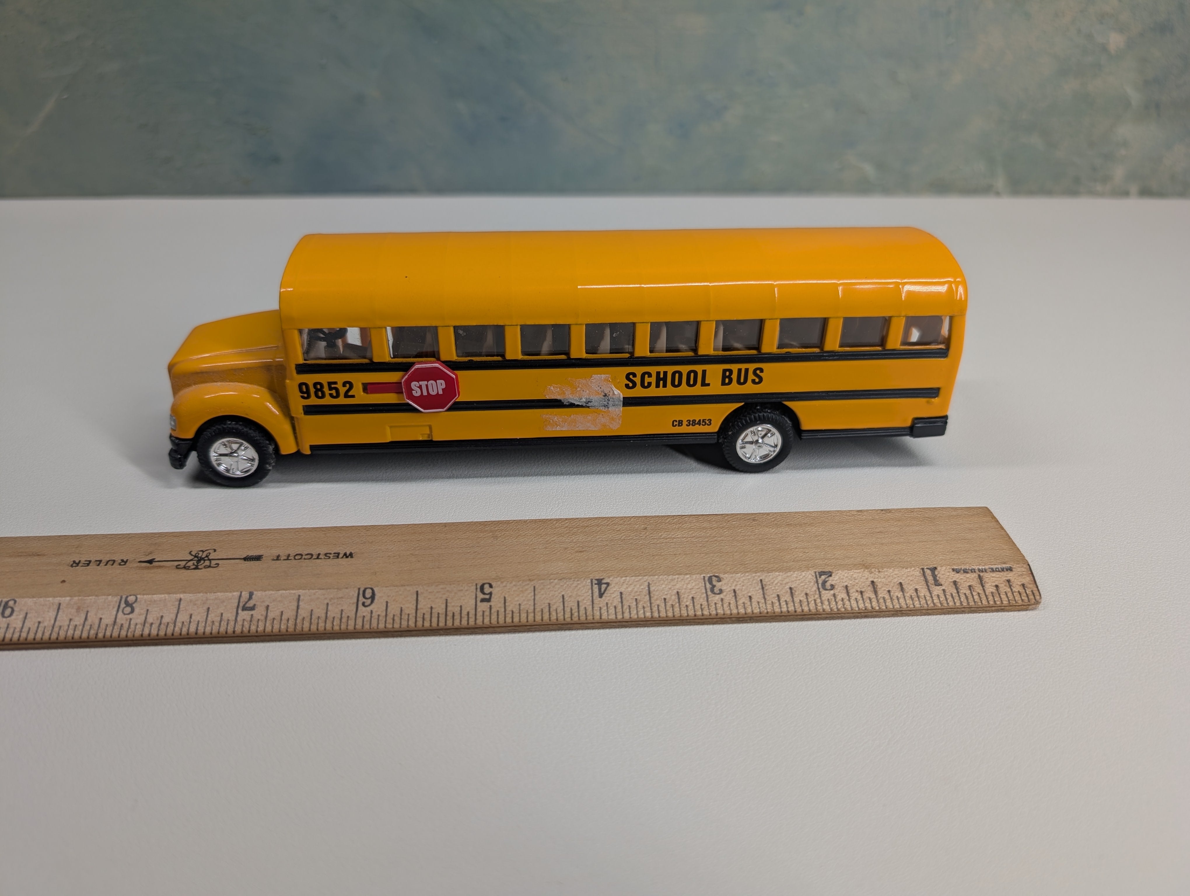 USED Diecast Body School Bus (Approx 8.5")