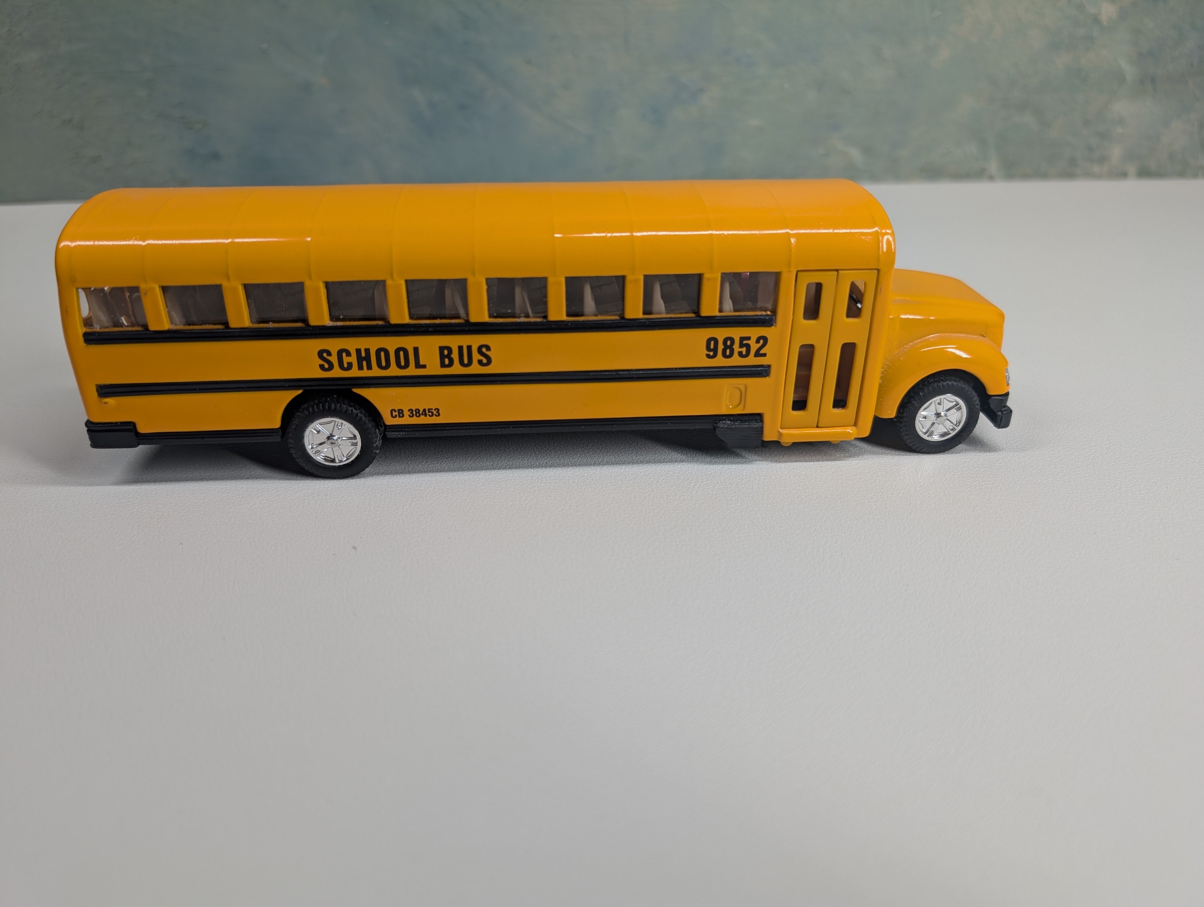 USED Diecast Body School Bus (Approx 8.5")