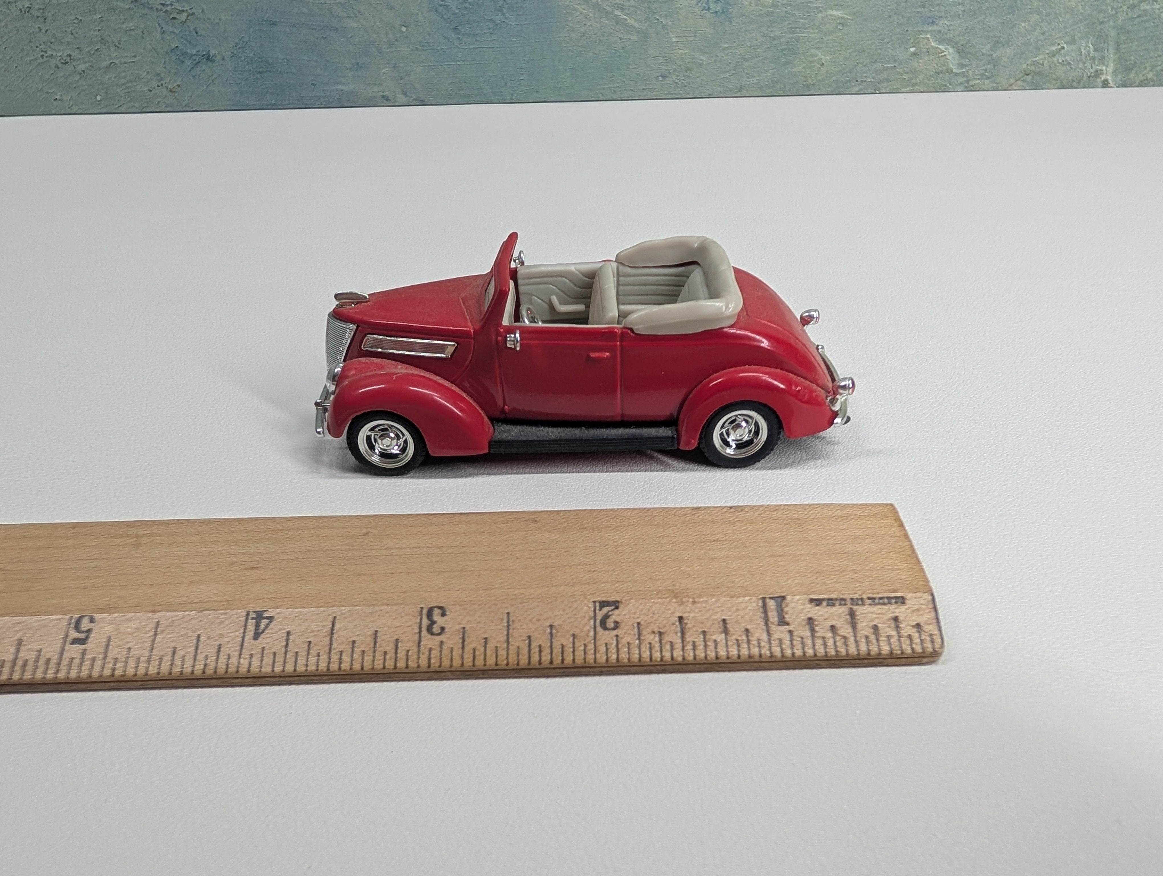 USED Road Signature 94230 1937 Ford Convertible Red, 1:43 Scale