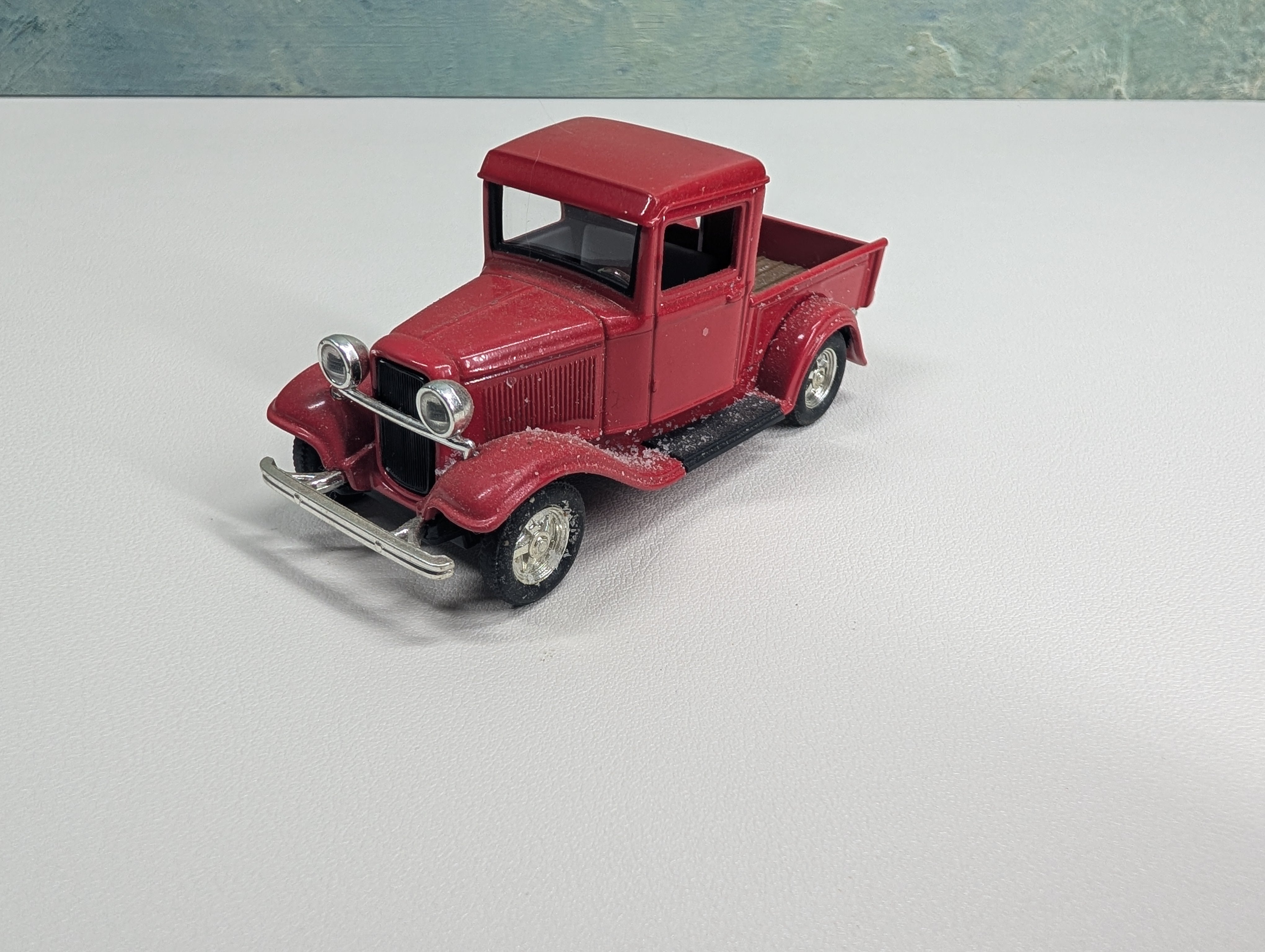 USED Road Signature 94232 1934 Ford Pick-Up, Red, 1:43 Scale